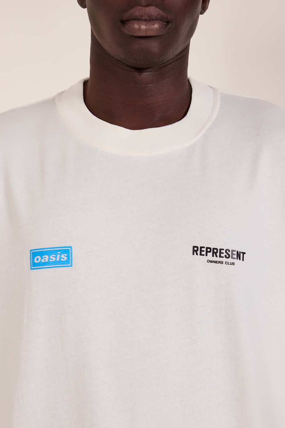 תמונת דוגמן אחורית של חולצת טי ריפרסנט x אואזיס