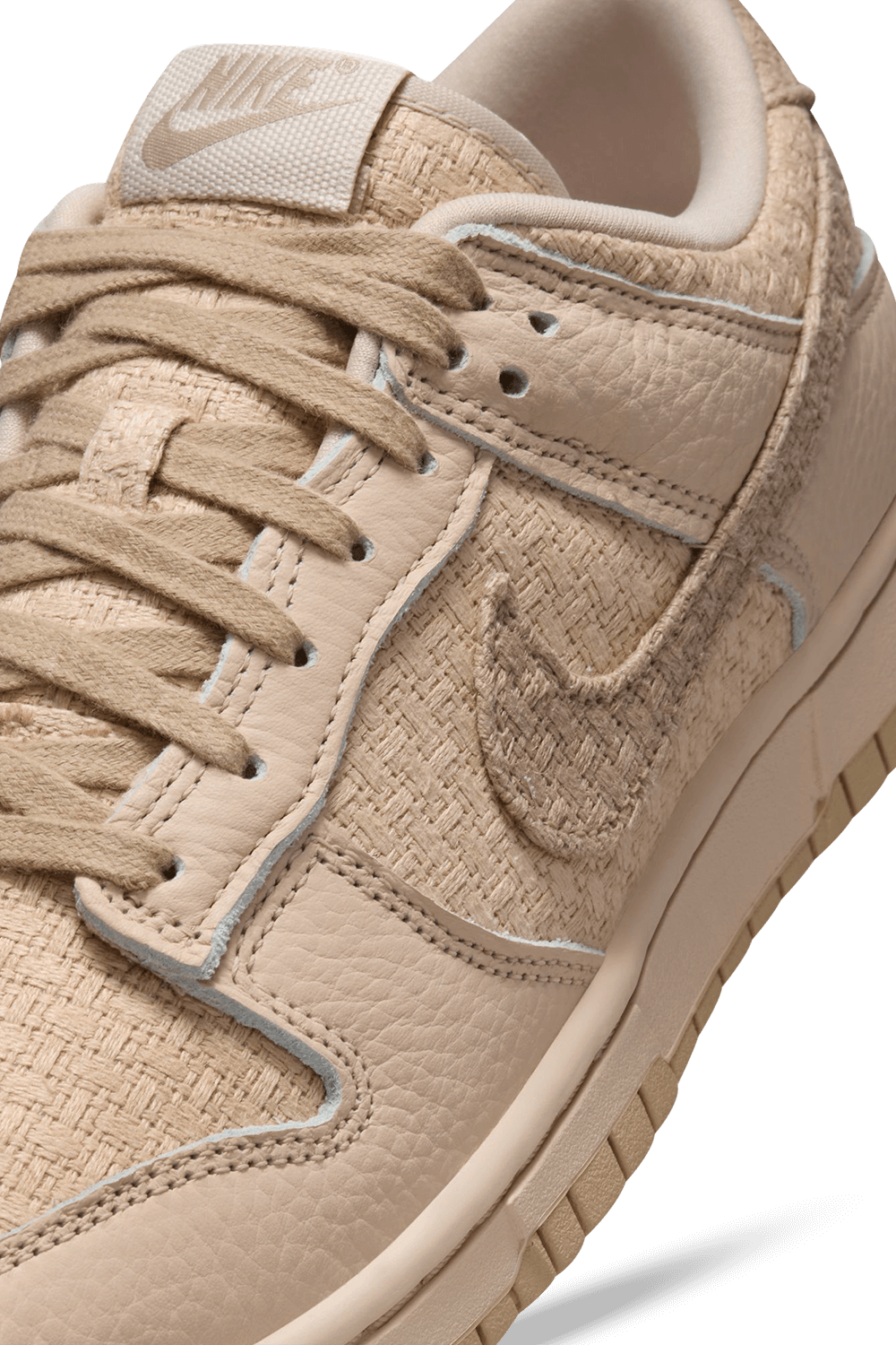 תמונת פנים של נעלי סניקרס דאנק