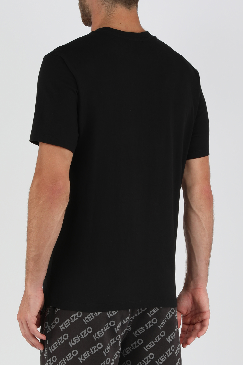 תמונת דוגמן אחורית של חולצת טי קצרה עם הדפס הנמר