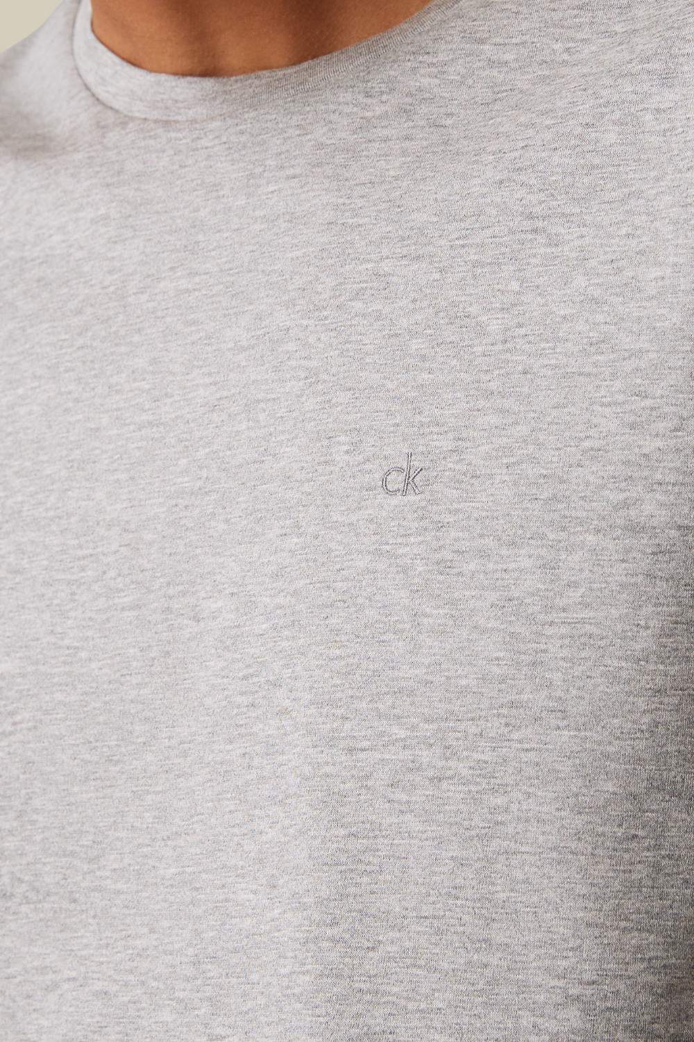 תמונת תקריב דוגמן של חולצת טי