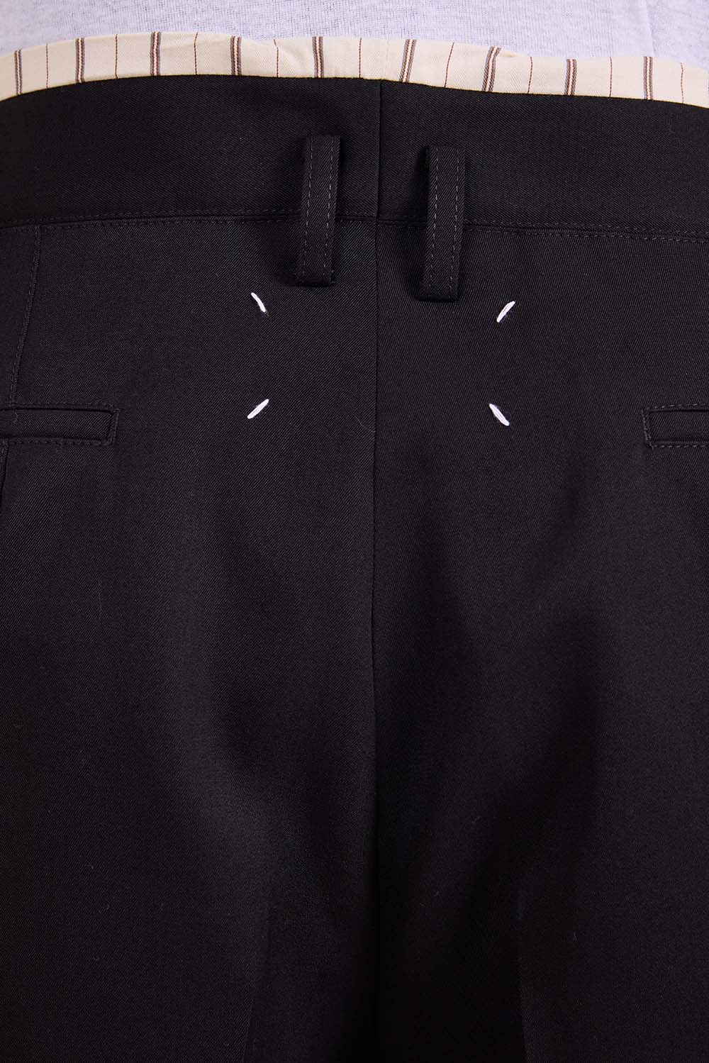 תמונת תקריב דוגמן של מכנסיים קצרים מחוייטים