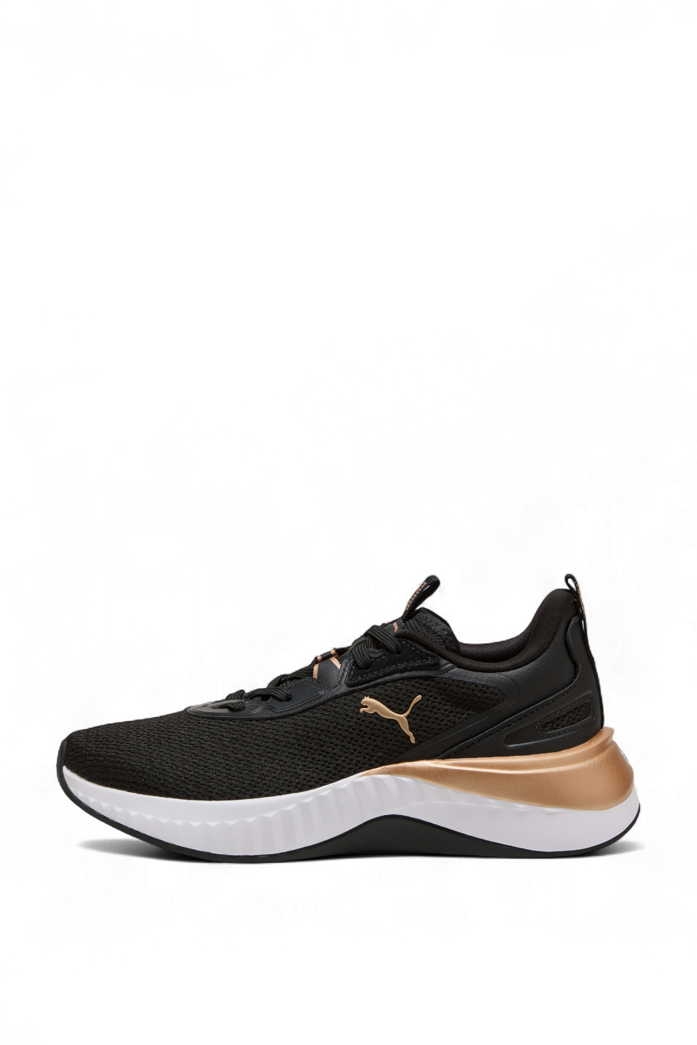 תמונה אחורית של נעלי סניקרס