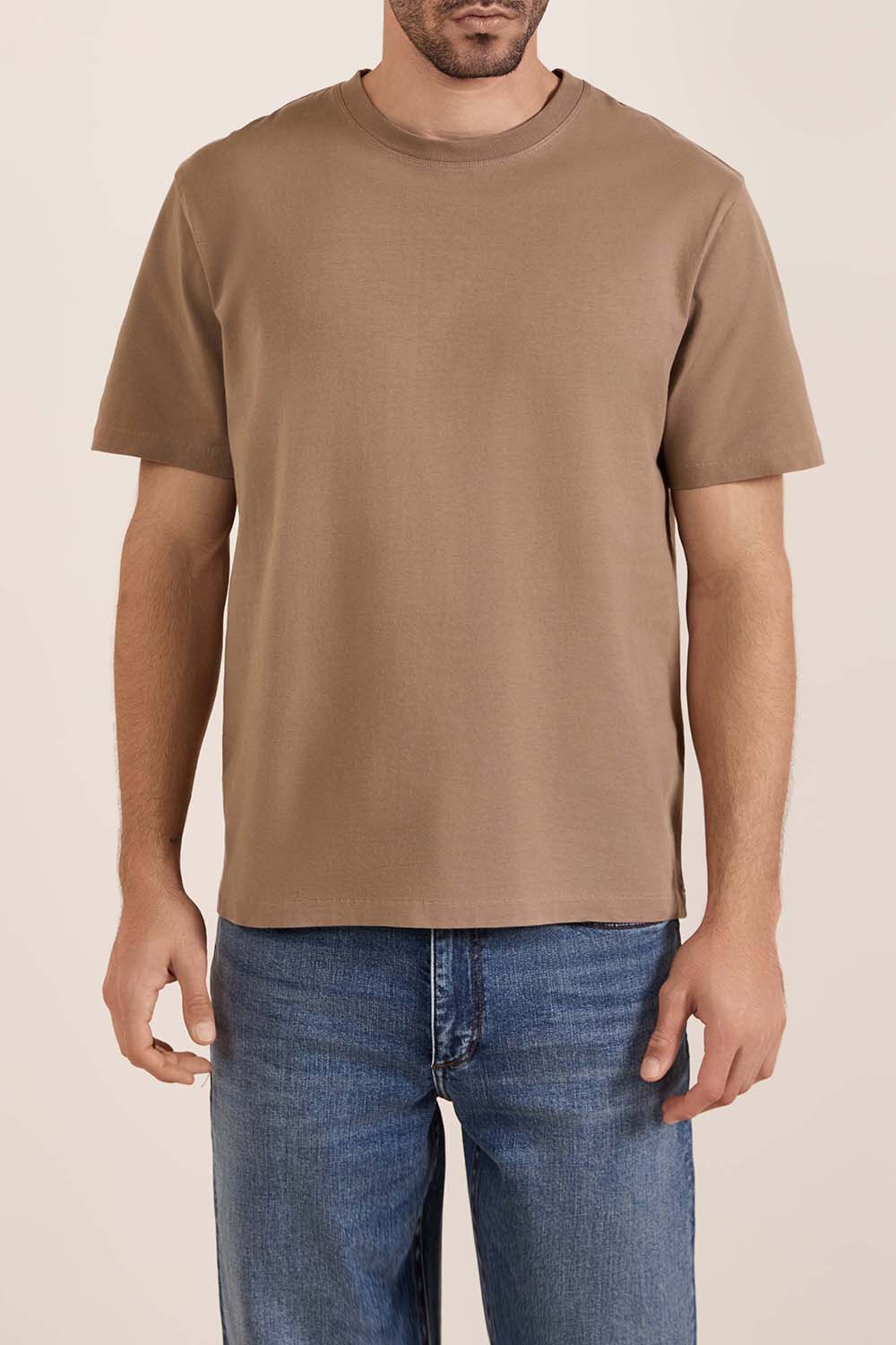 תמונת דוגמן קידמית של חולצת טי