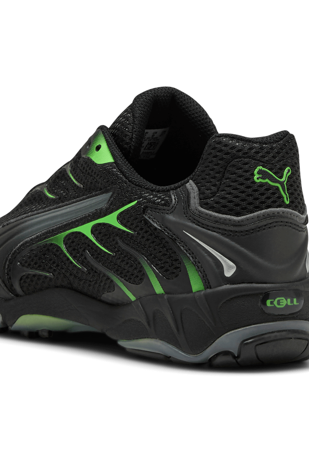 תמונת תקריב של נעלי סניקרס