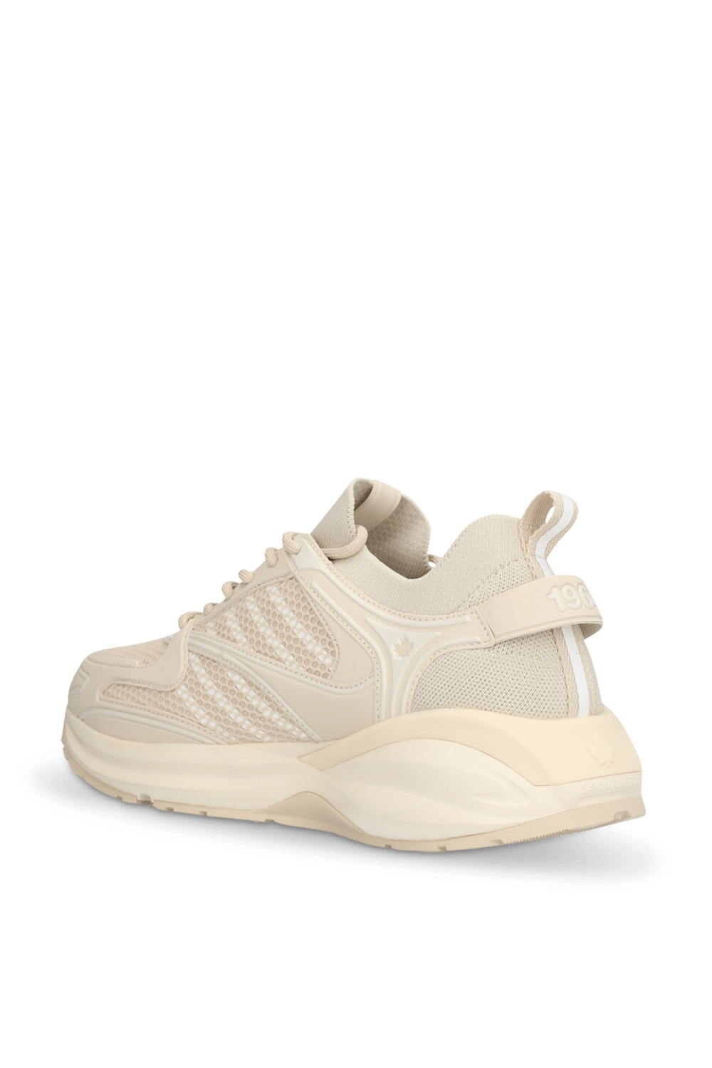 תמונה אחורית של נעלי סניקרס