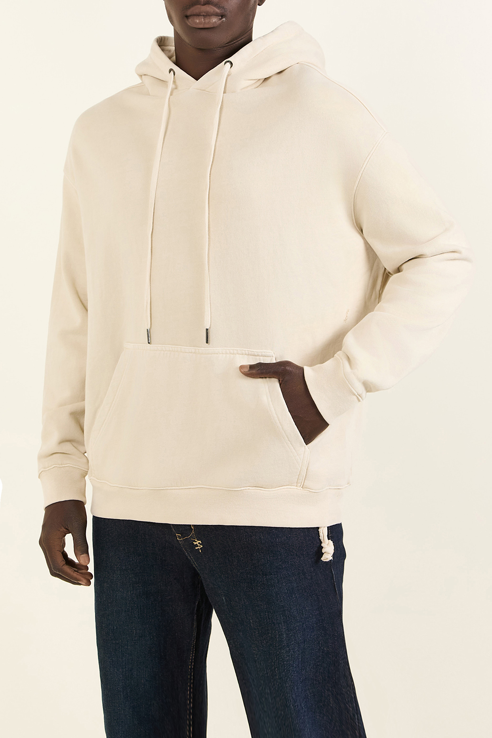 תמונת דוגמן קידמית של סווטשירט קפוצ'ון אוברסייז