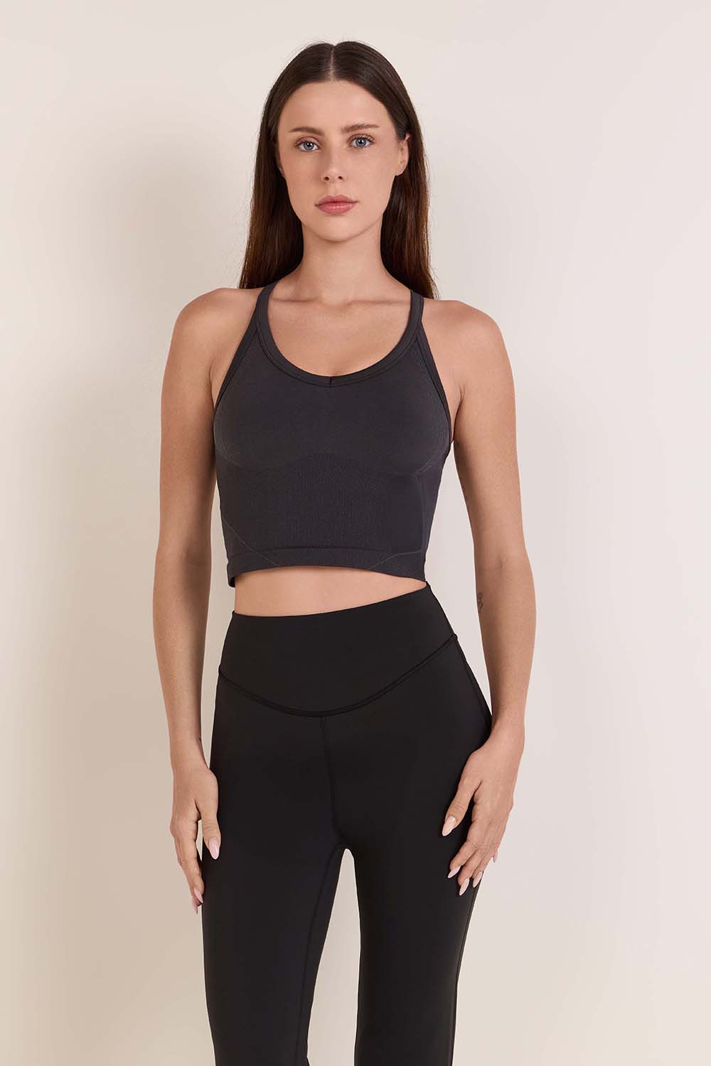 תמונת דוגמן קידמית של Get Low Crossback Training Tank