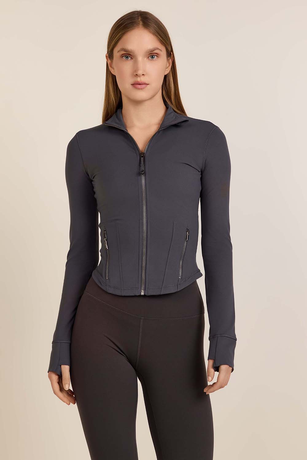 תמונת דוגמן קידמית של Define Mesh Back Jacket Nulu