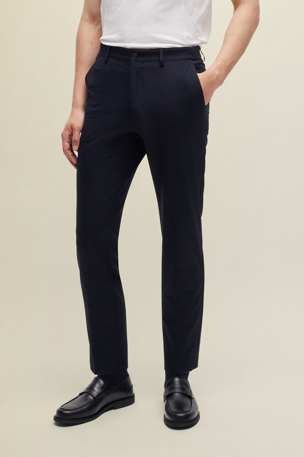 תמונת דוגמן קידמית של מכנסיים מחוייטים לנסיעות