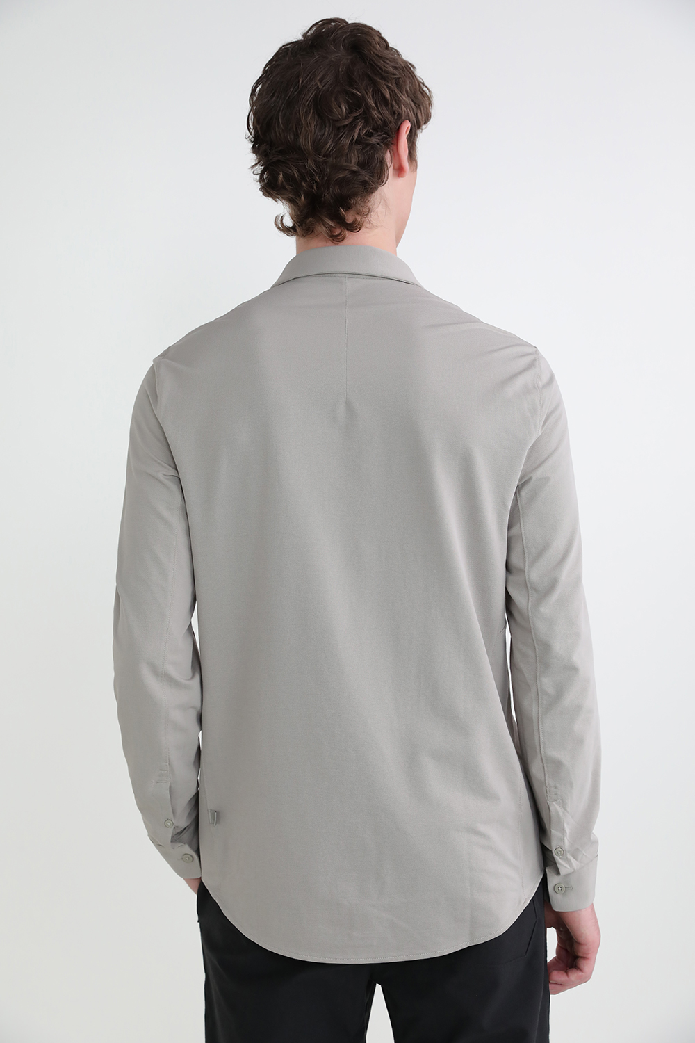 תמונת דוגמן אחורית של Commission Long-Sleeve Shirt