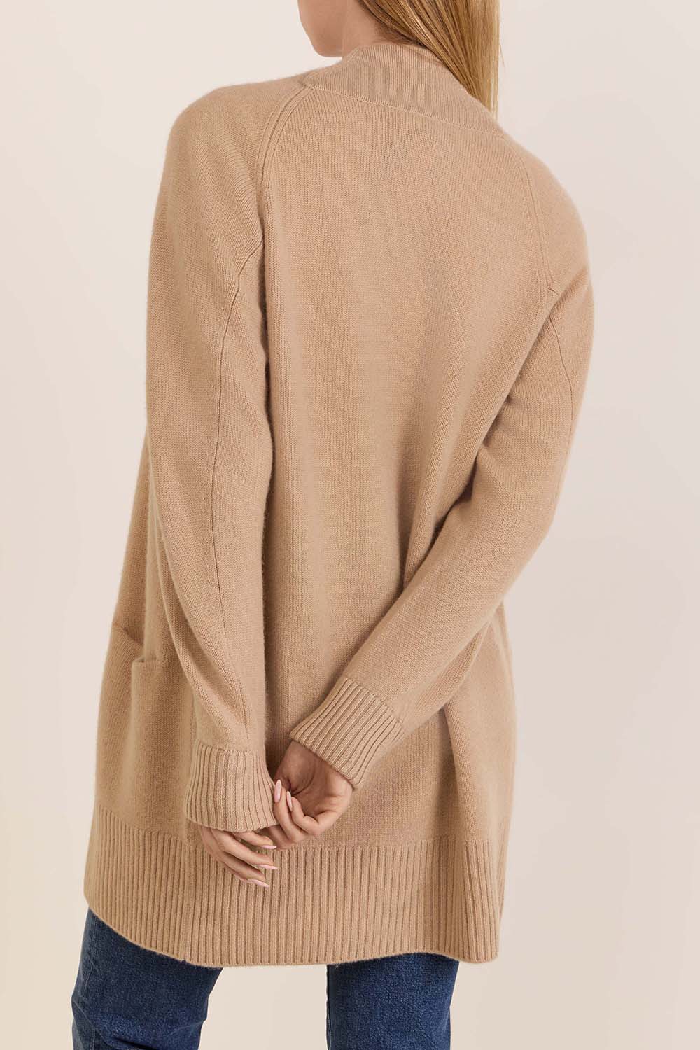 תמונת דוגמן אחורית של קרדיגן קשמיר