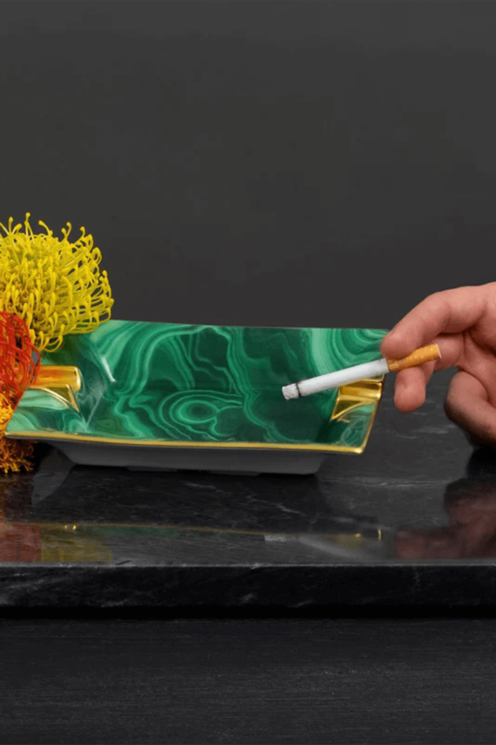 תמונת תקריב של Malachite Ashtray