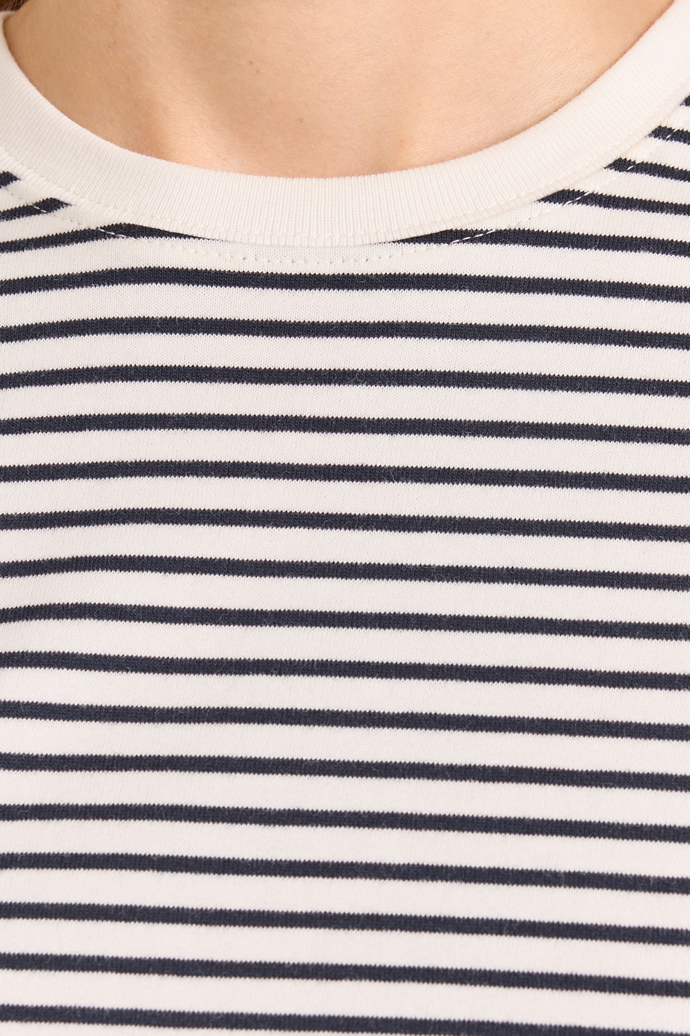 תמונת תקריב דוגמן של חולצת טי