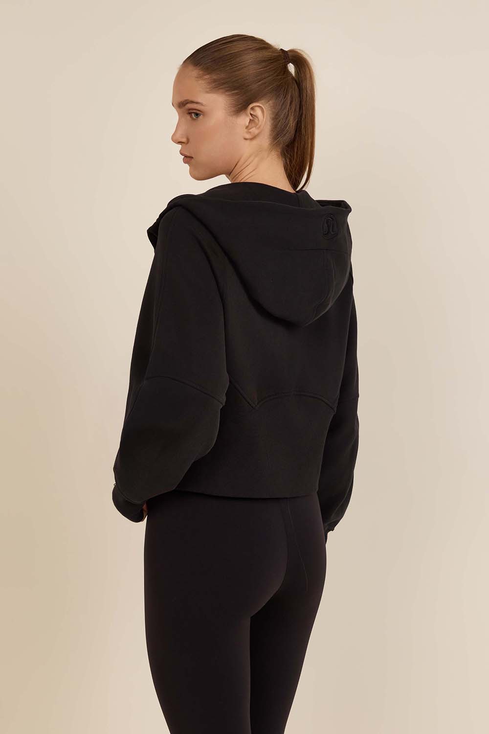 תמונת דוגמן אחורית של Scuba Oversized Full-Zip Hoodie