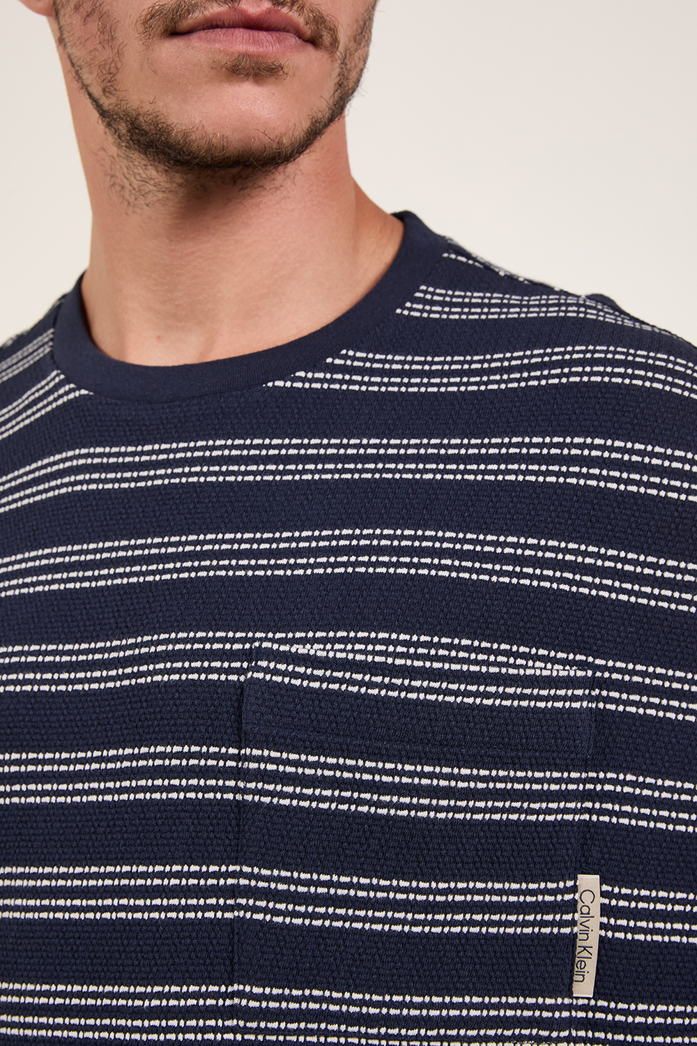 תמונת תקריב דוגמן של חולצת טי