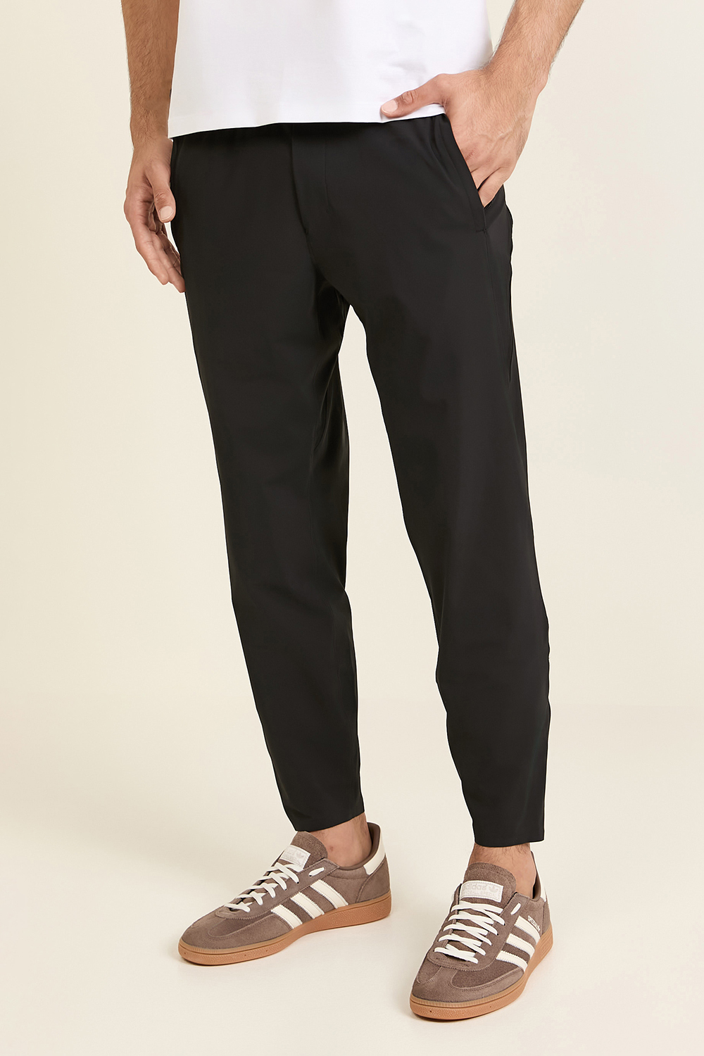 תמונת דוגמן קידמית של Pace Breaker Pant Shorter