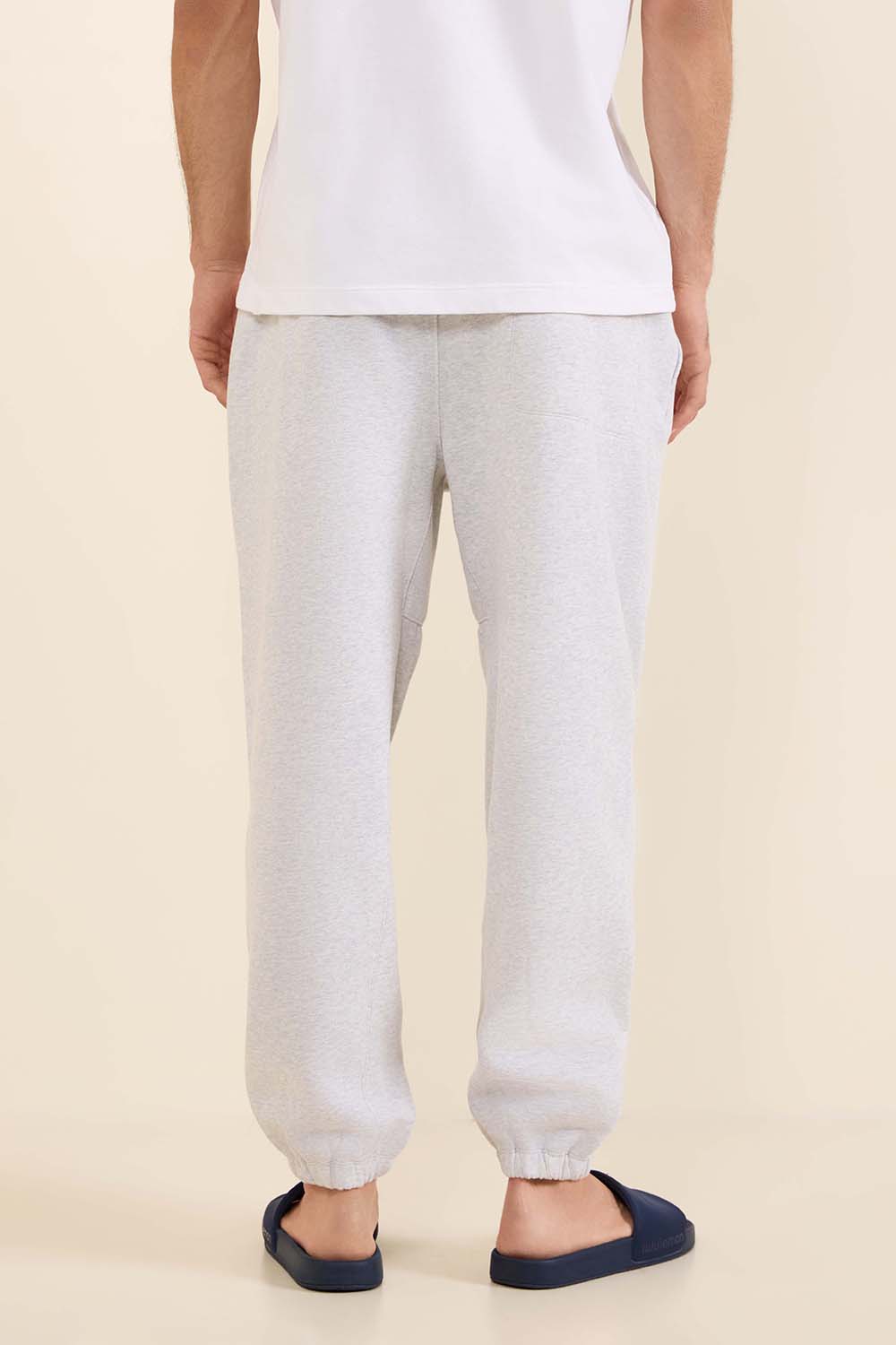 תמונת דוגמן אחורית של Steady State Jogger *Regular