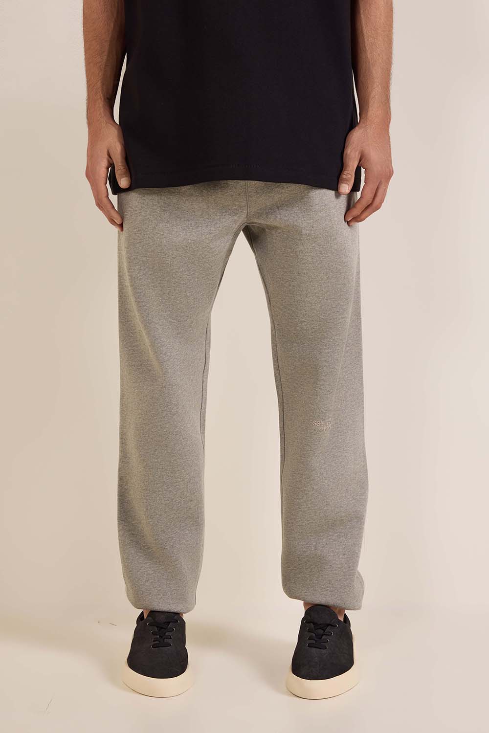 תמונת דוגמן קידמית של מכנסי טרנינג