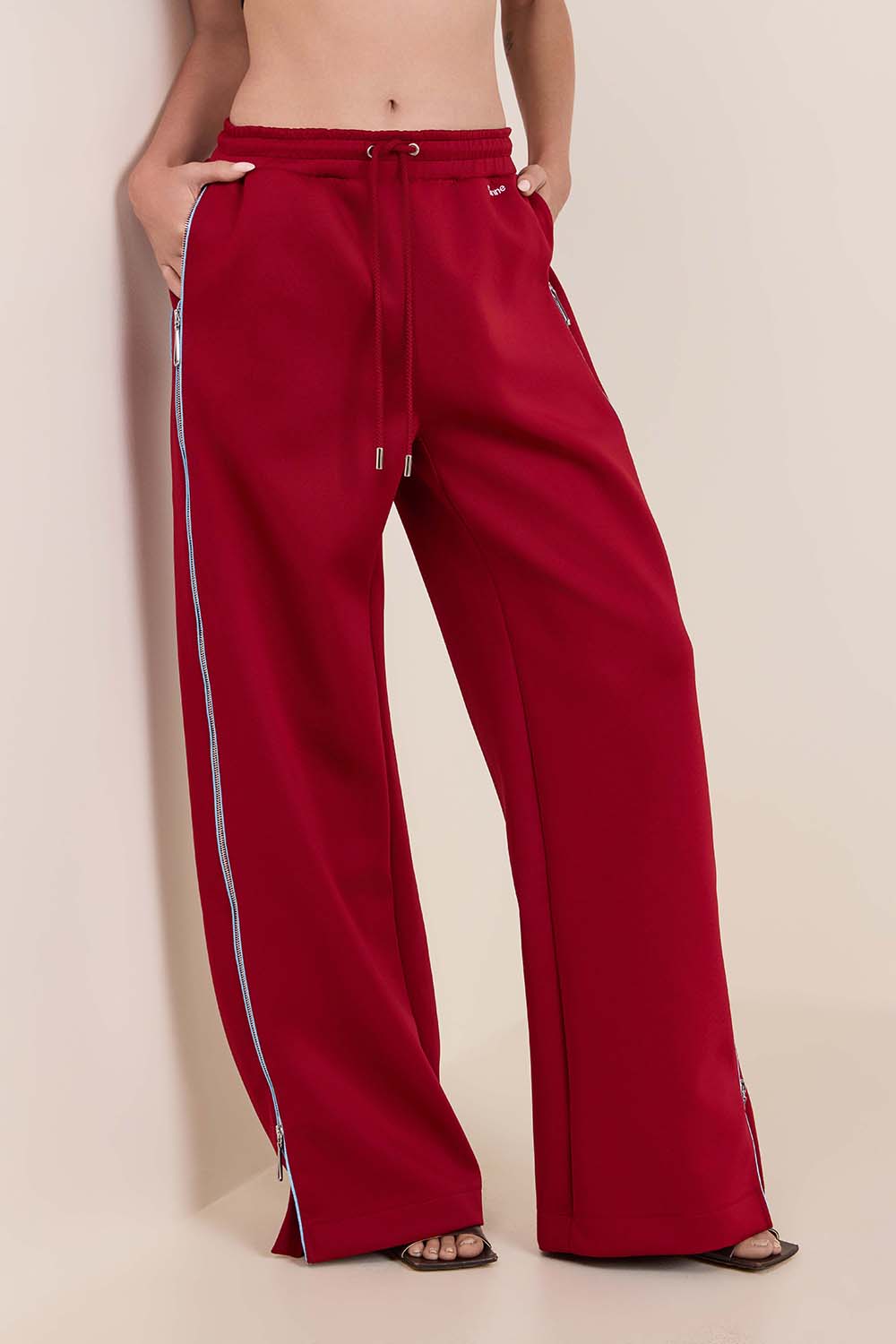 תמונת דוגמן קידמית של מכנסי טרנינג