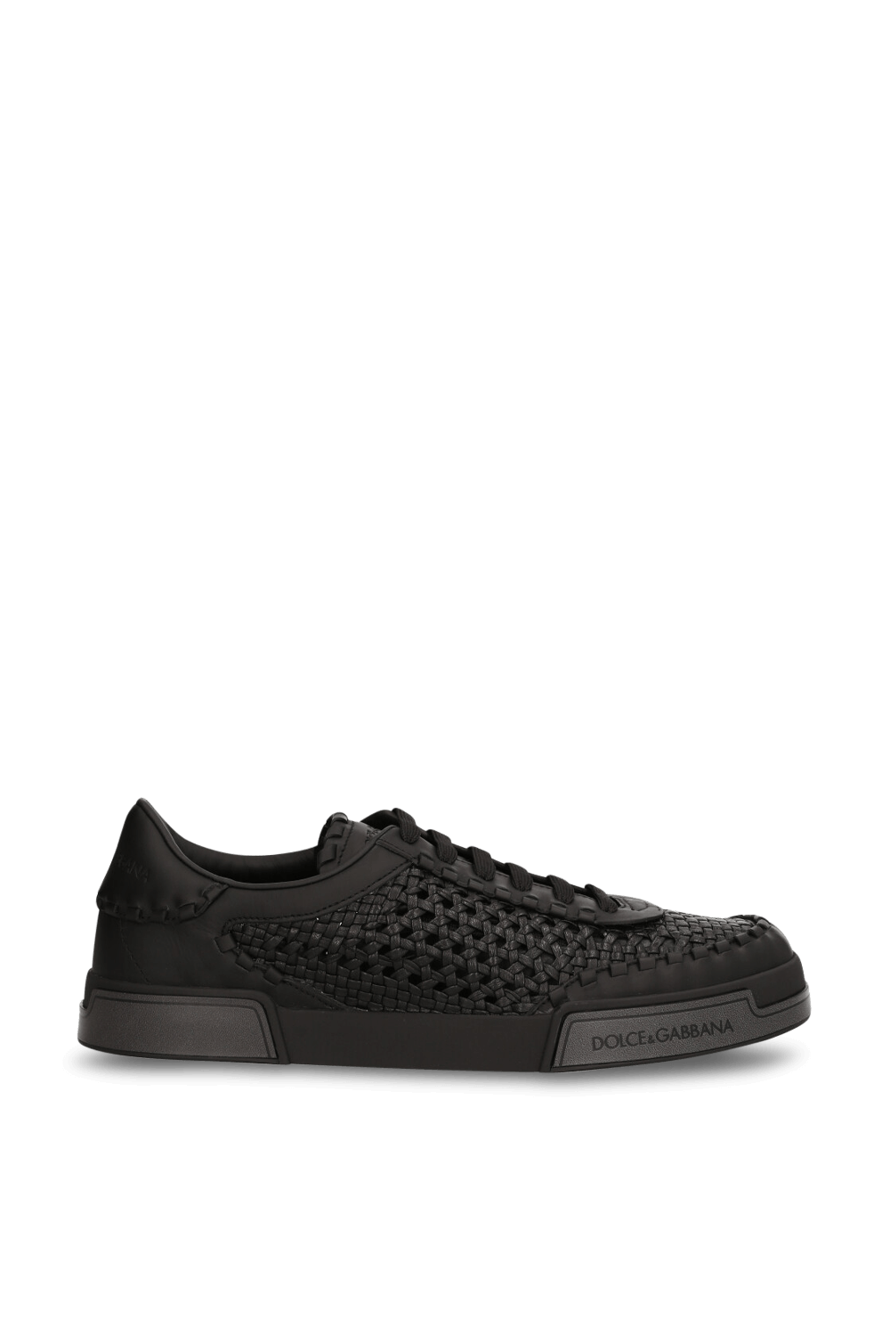 תמונה קידמית של נעלי סניקרס