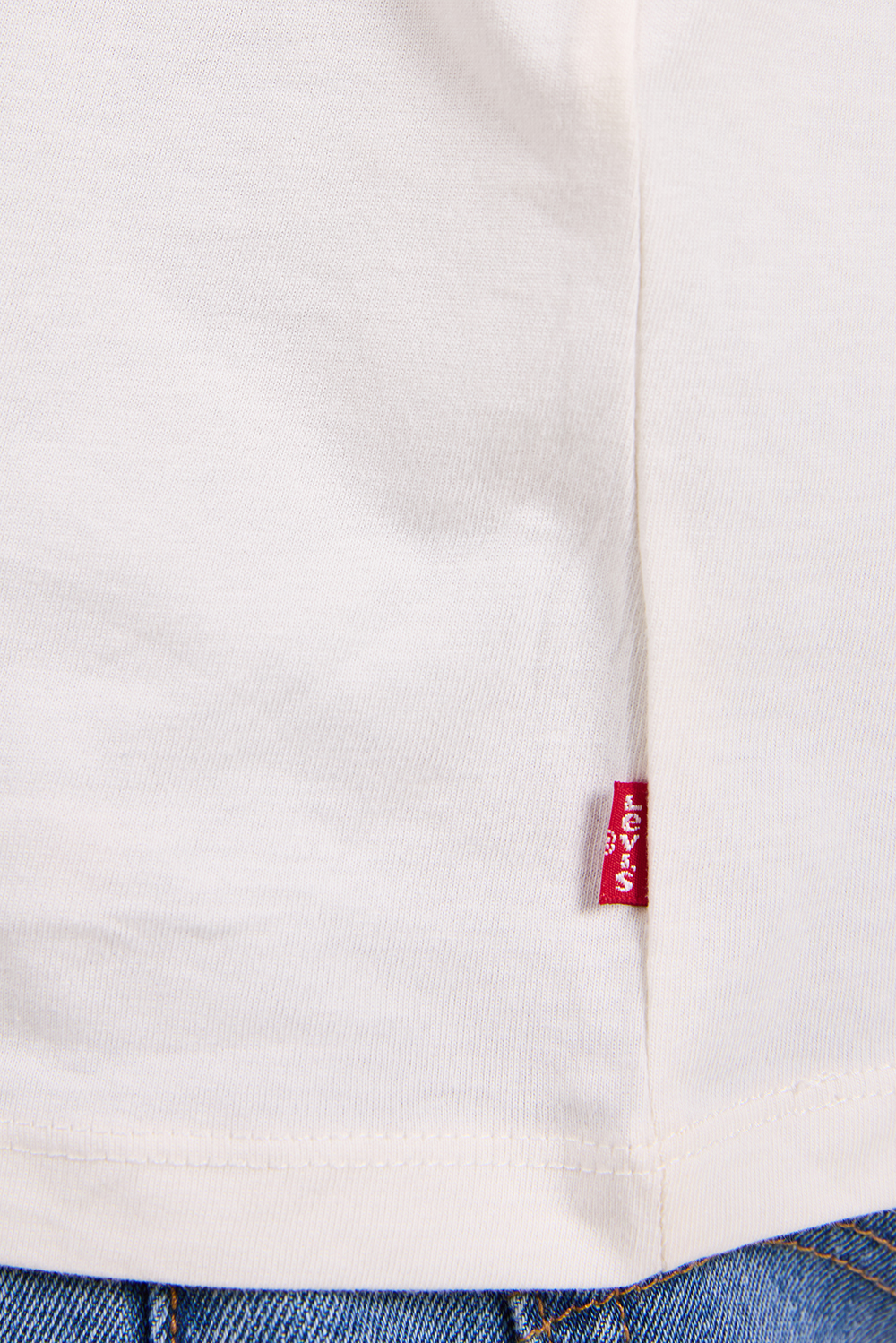 תמונת תקריב דוגמן של חולצת טי