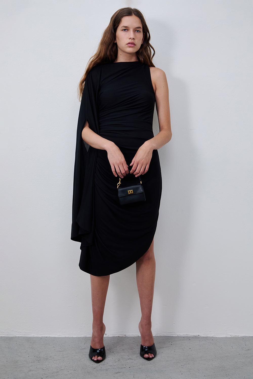 תמונת דוגמן קידמית של תיק צ'ארם בגודל מיקרו