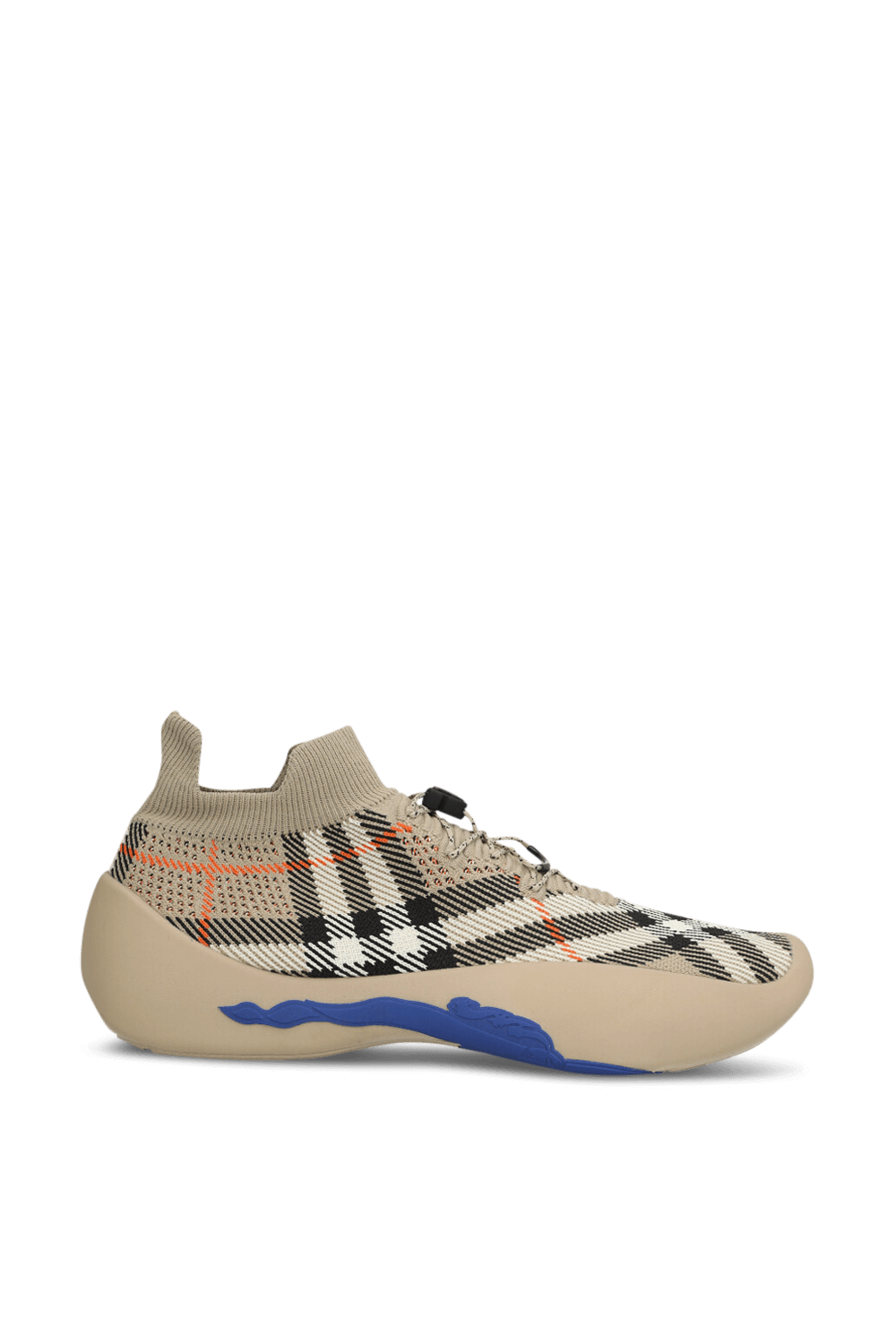 תמונה קידמית של נעלי סניקרס גרב