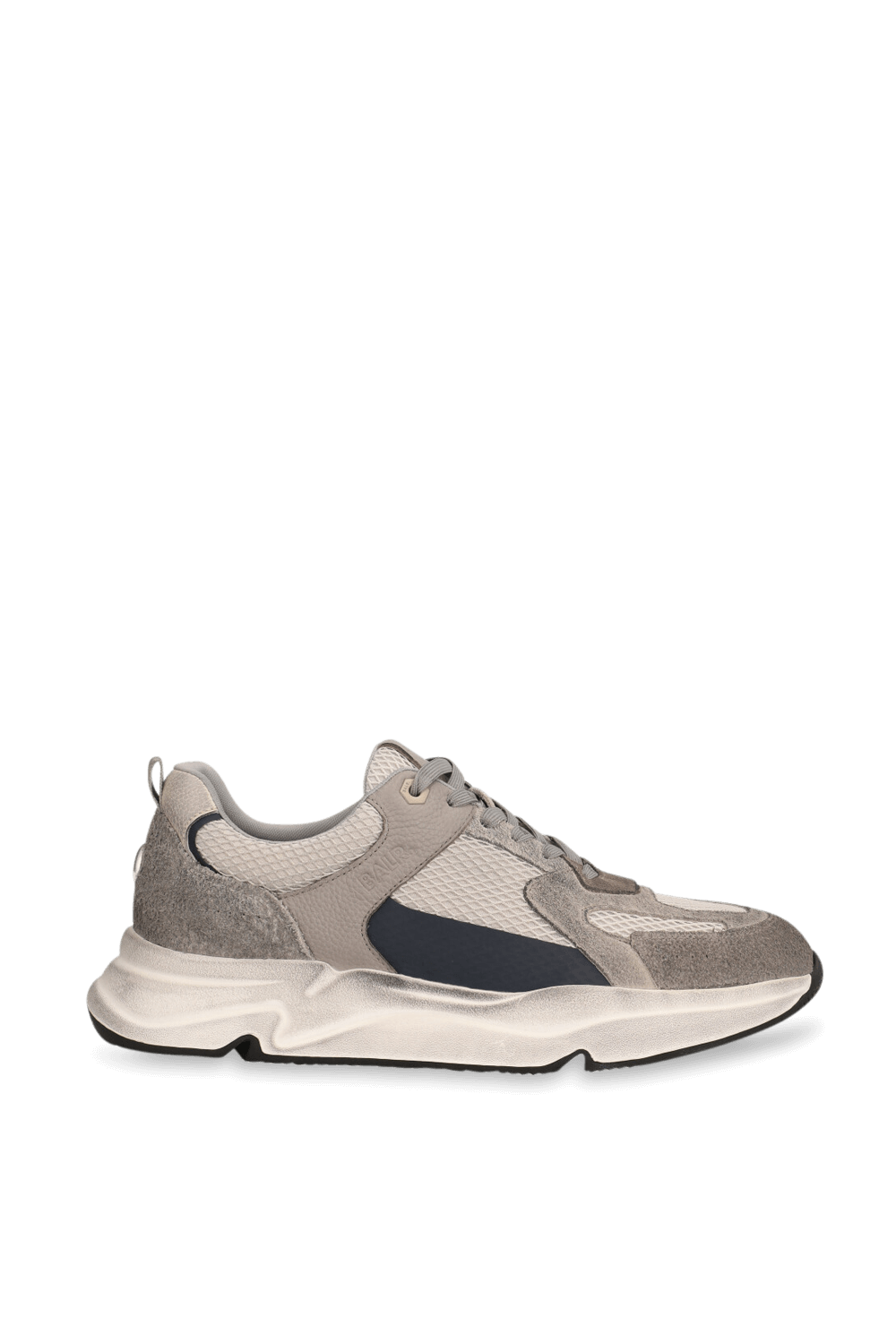 תמונה קידמית של נעלי סניקרס