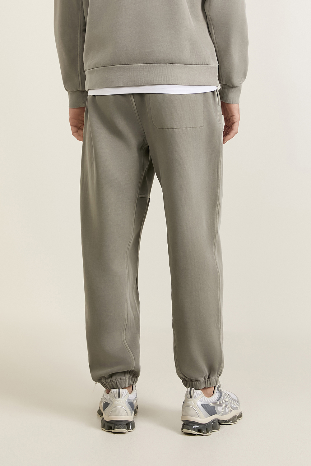 תמונת דוגמן אחורית של Steady State Jogger Wash