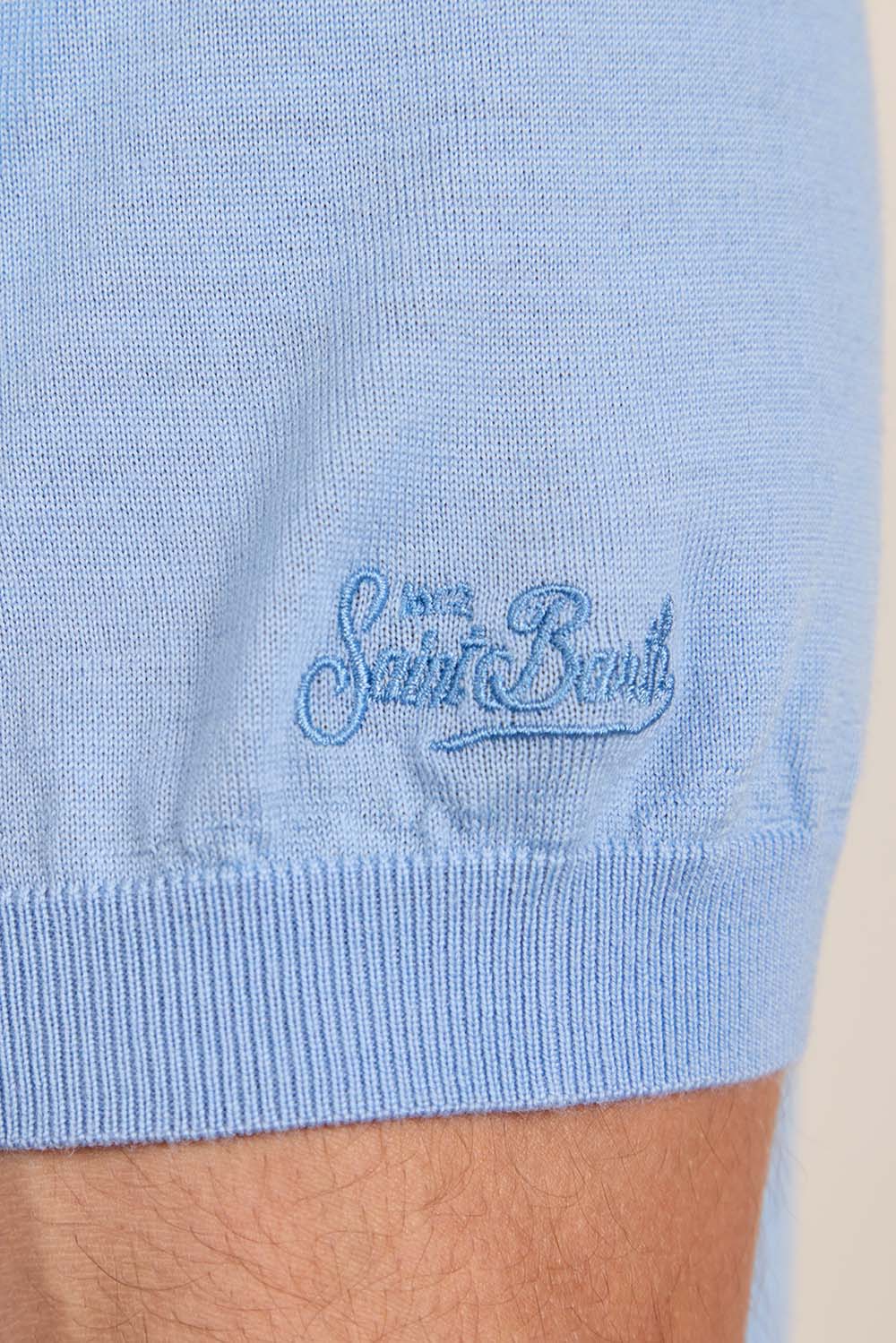 תמונת תקריב דוגמן של חולצת טי