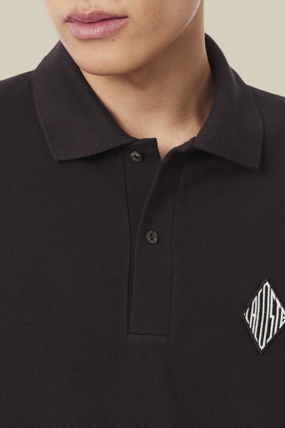 תמונת תקריב דוגמן של PRE LINE חולצת פולו