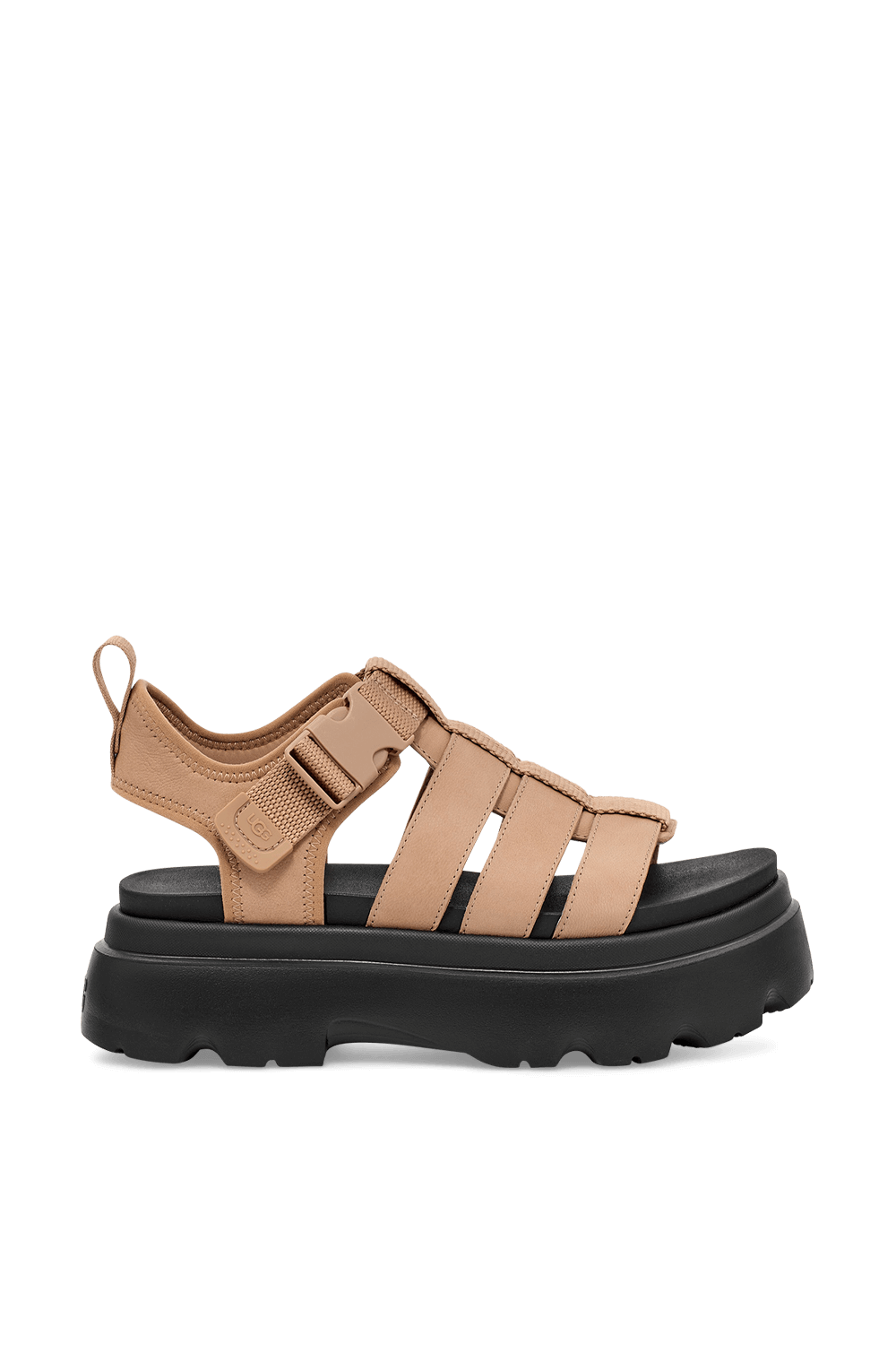 תמונה קידמית של סנדלי פלטפורמה קורה