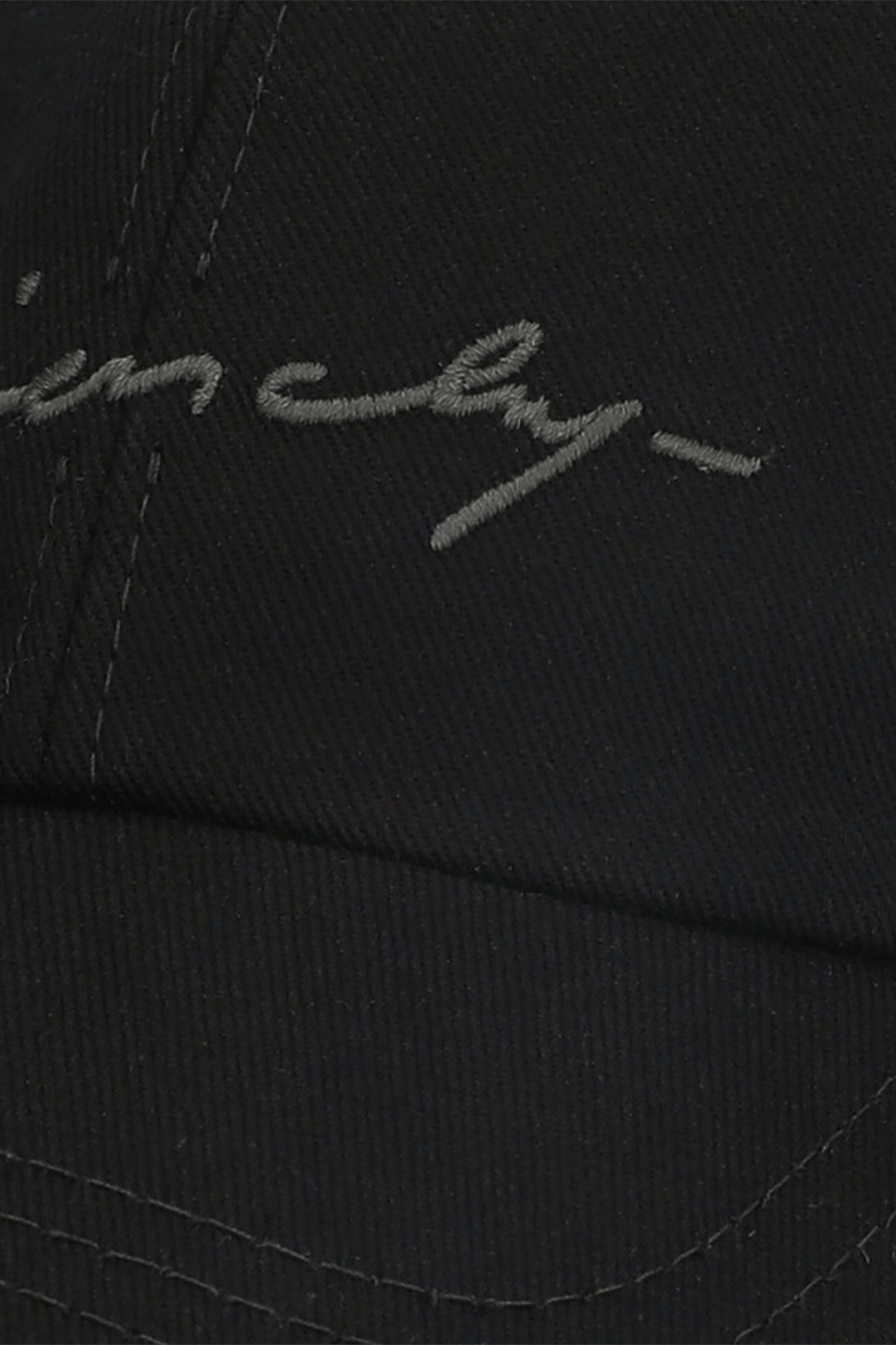 תמונת תקריב של כובע מצחייה