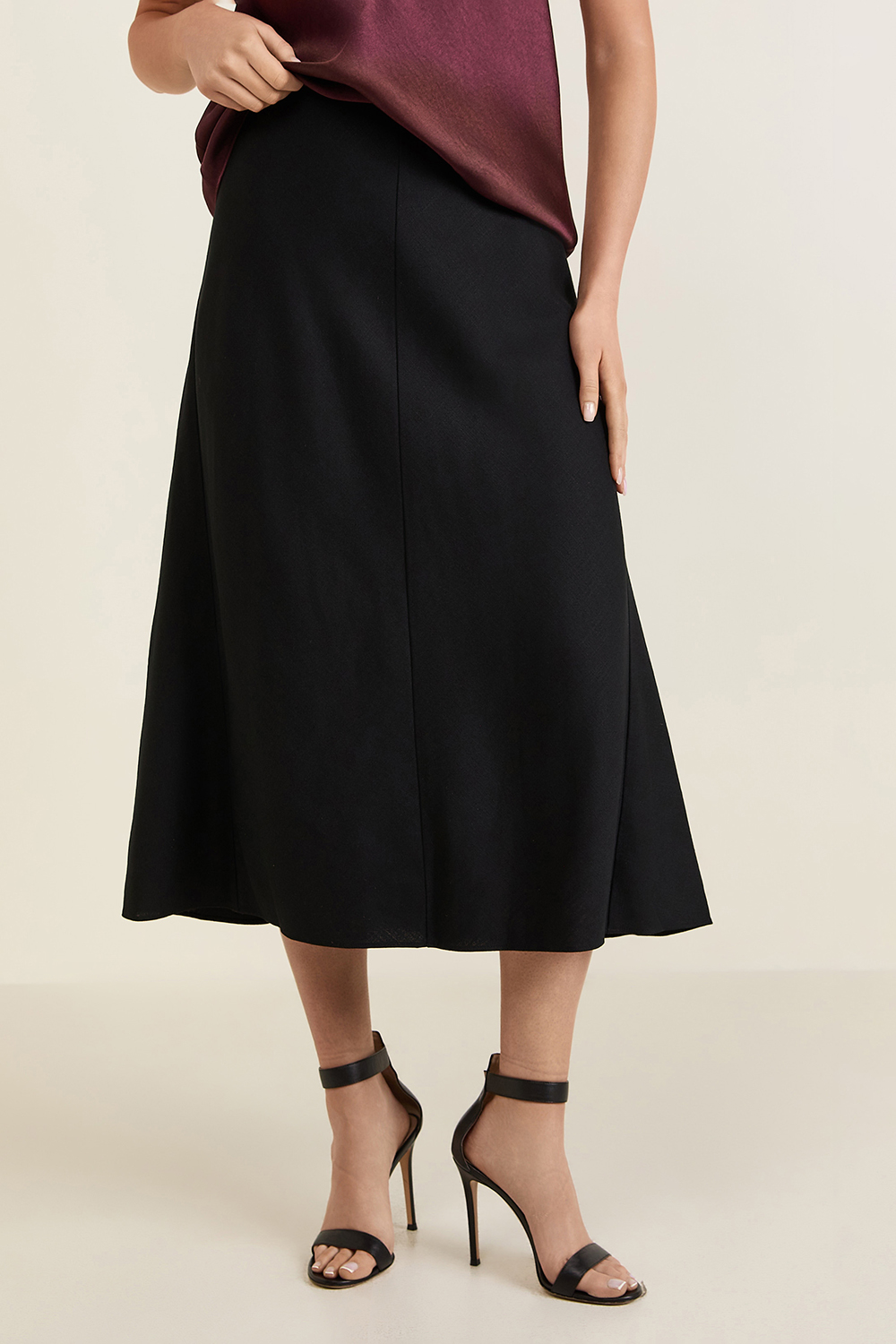 תמונת דוגמן קידמית של חצאית מידי