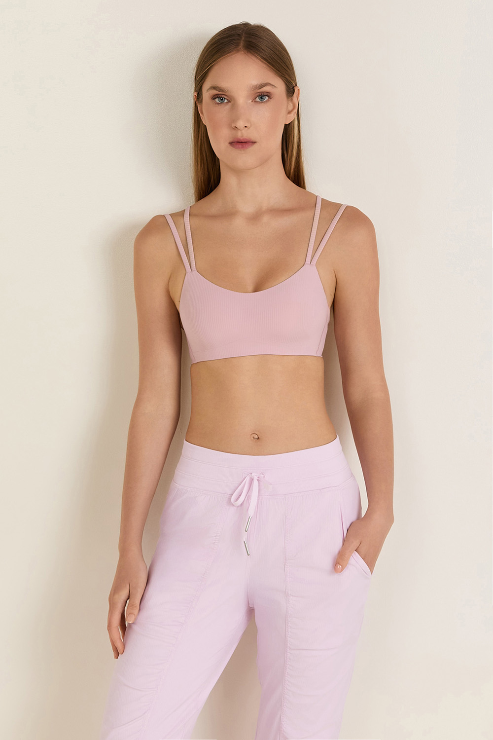 תמונת דוגמן קידמית של Like a Cloud Ribbed Bra Light Support, B/C Cup