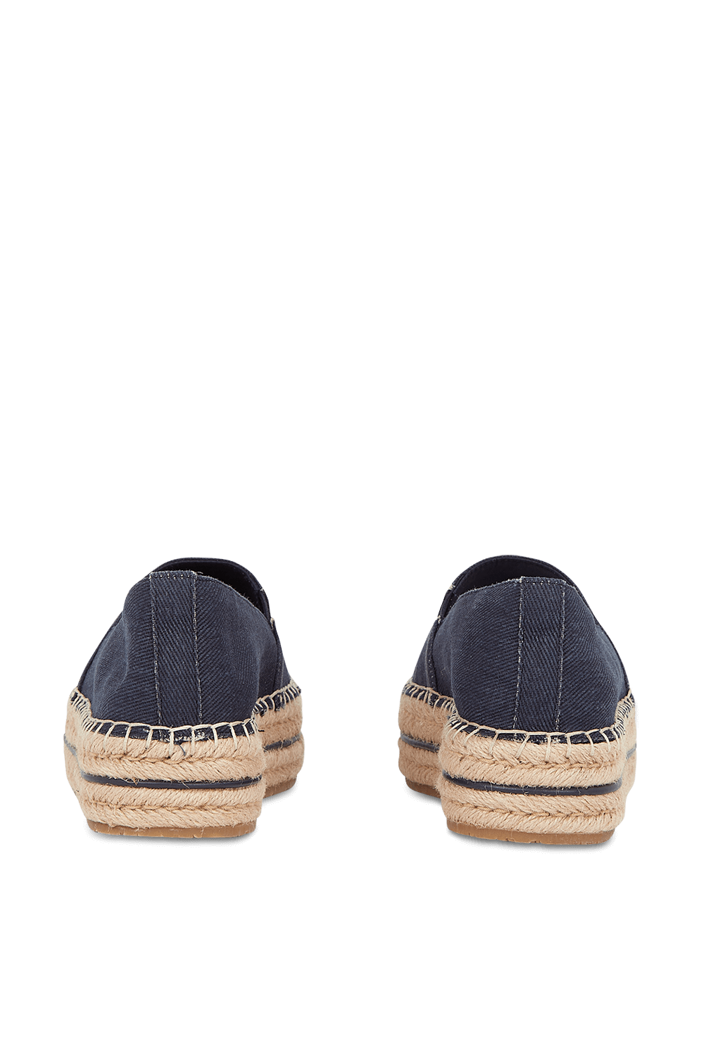 תמונת תקריב של נעלי אספדריל פלטפורמה ג'ינס