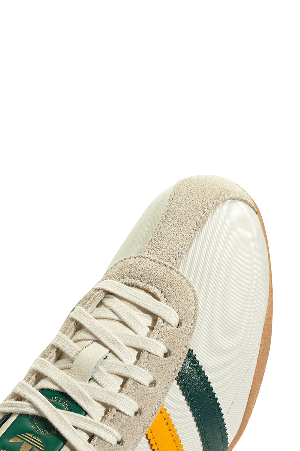 תמונת פנים של נעלי סניקרס טוקיו