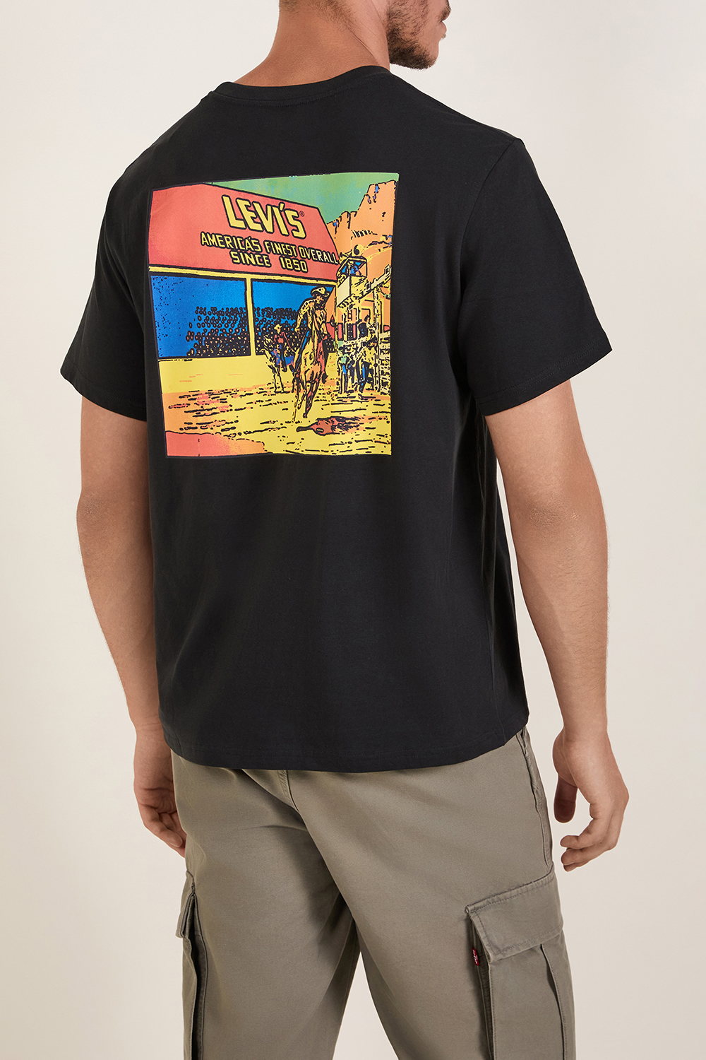 תמונת דוגמן אחורית של חולצת טי