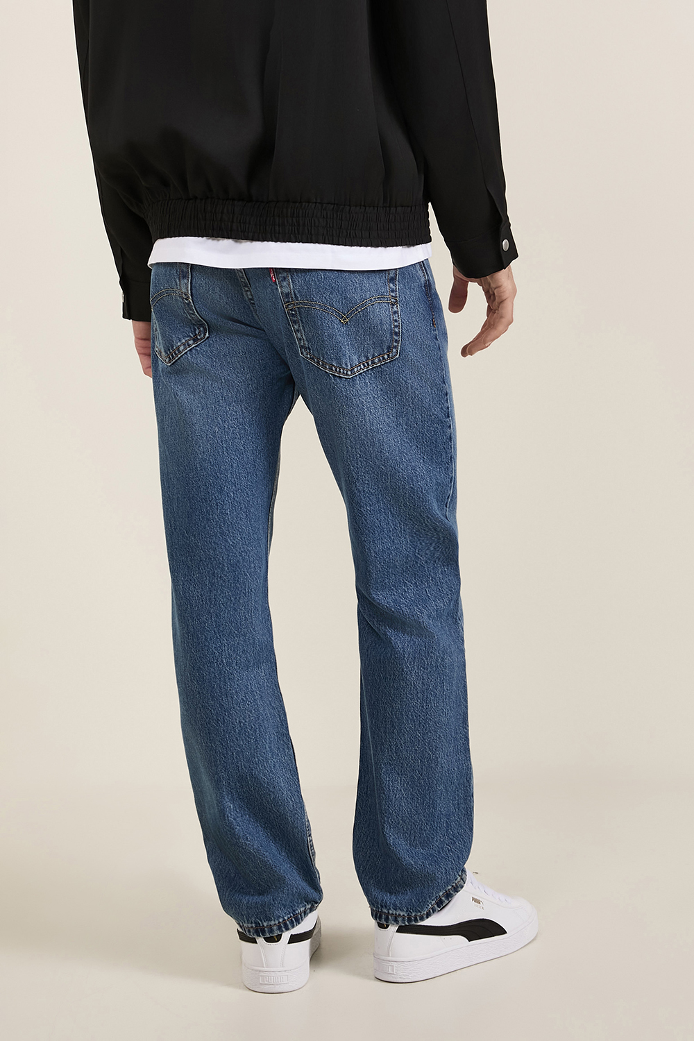 תמונת דוגמן אחורית של מכנסי ג'ינס 555