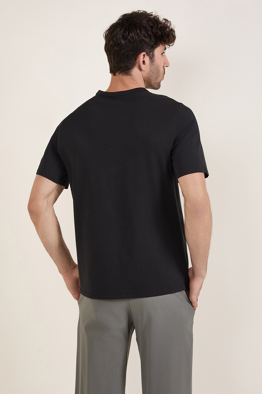 תמונת דוגמן אחורית של Organic Cotton Classic-Fit T-Shirt