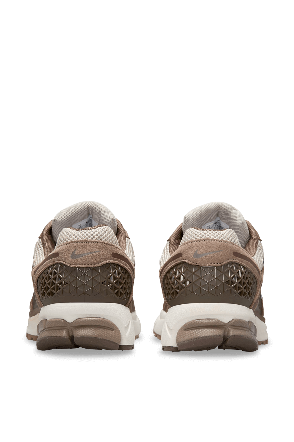 תמונה אחורית של נעלי סניקרס זום וומרו 5