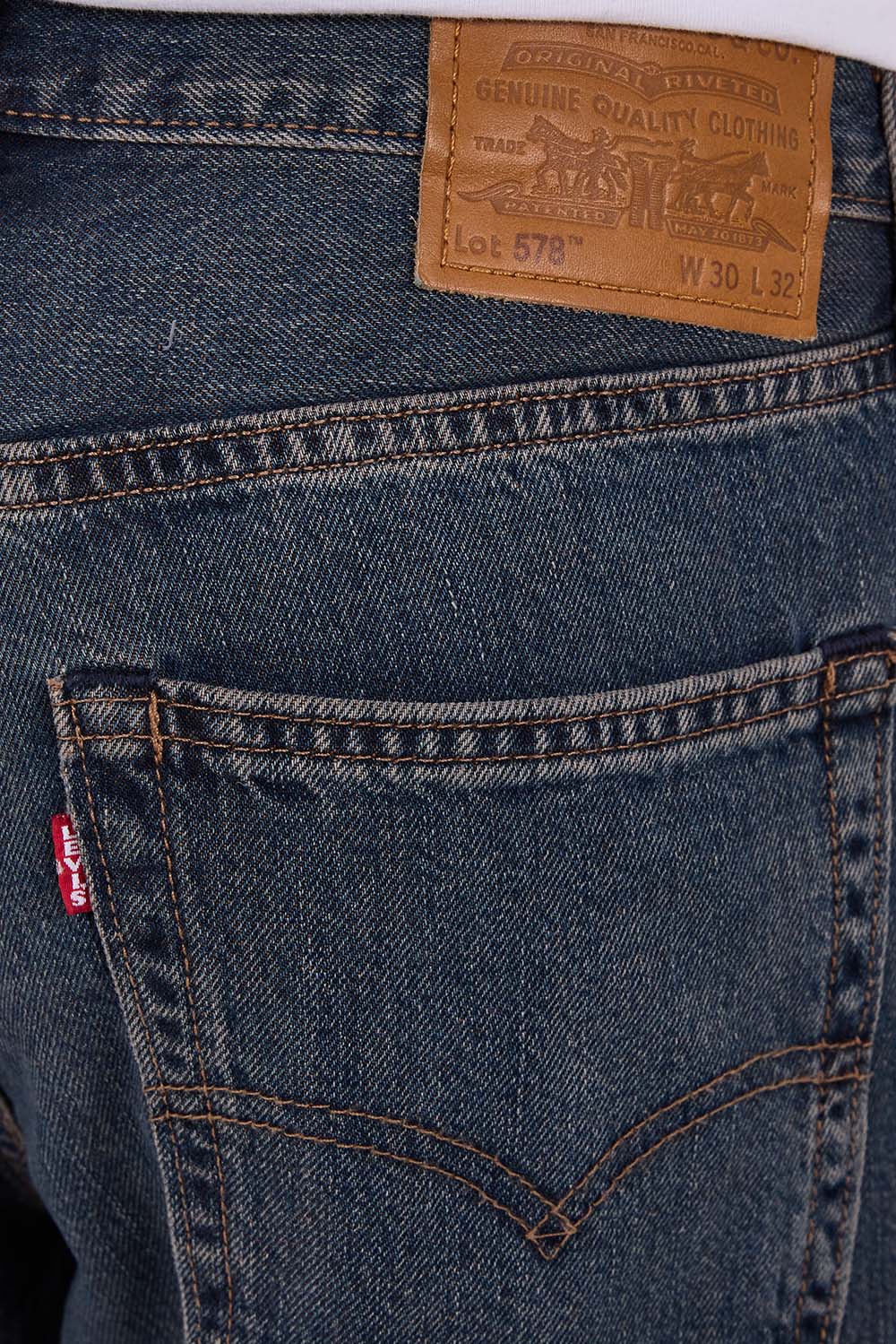 תמונת תקריב דוגמן של מכנסי ג'ינס באגי 578