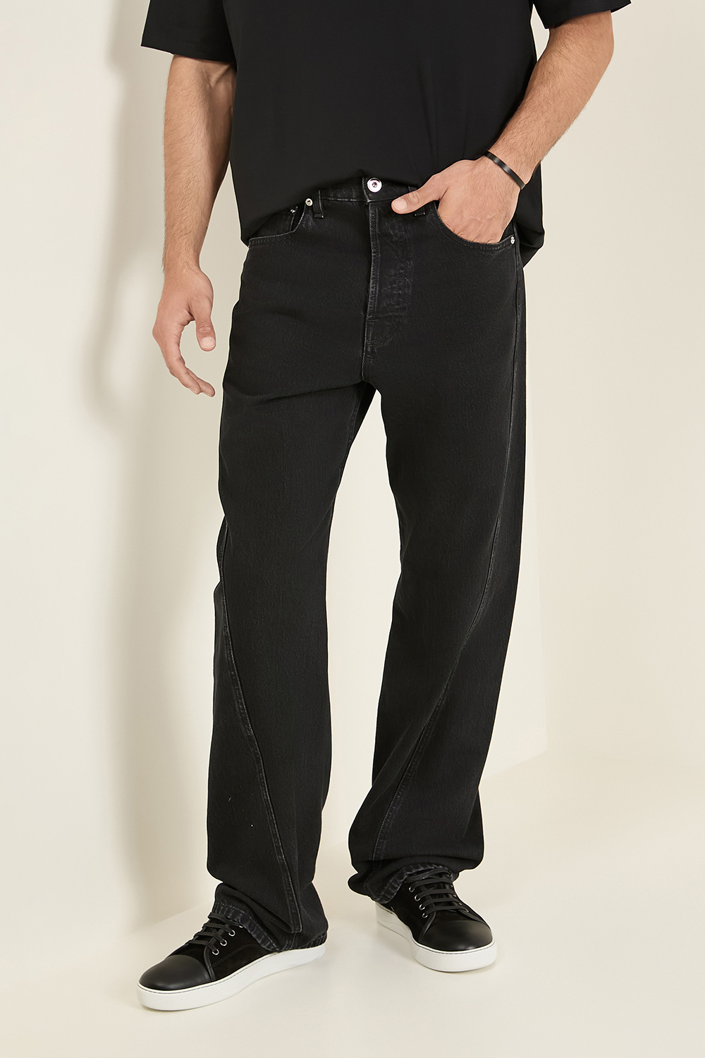 תמונת דוגמן קידמית של מכנסי ג'ינס