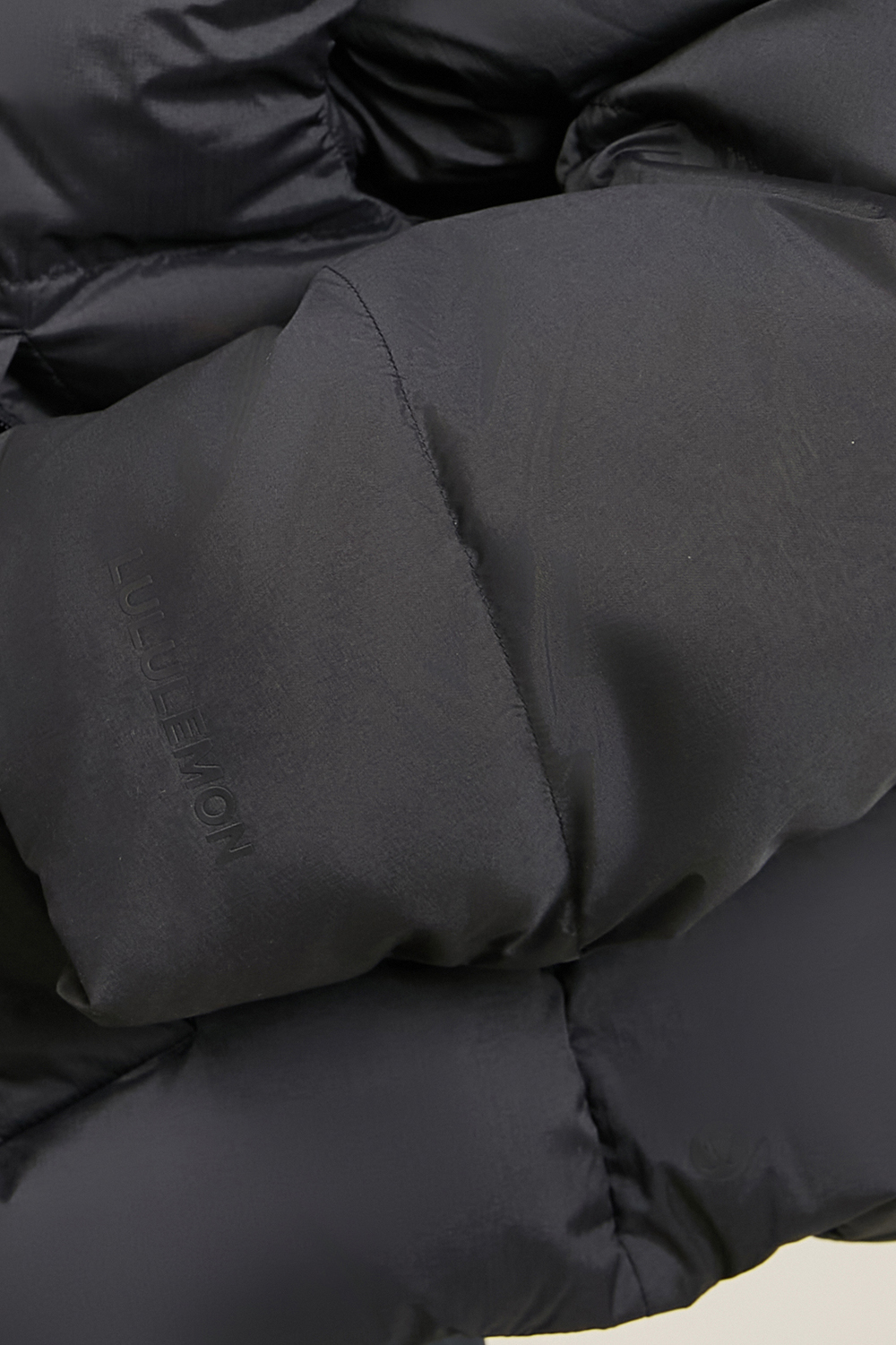 תמונת תקריב דוגמן של Transformable Down Jacket