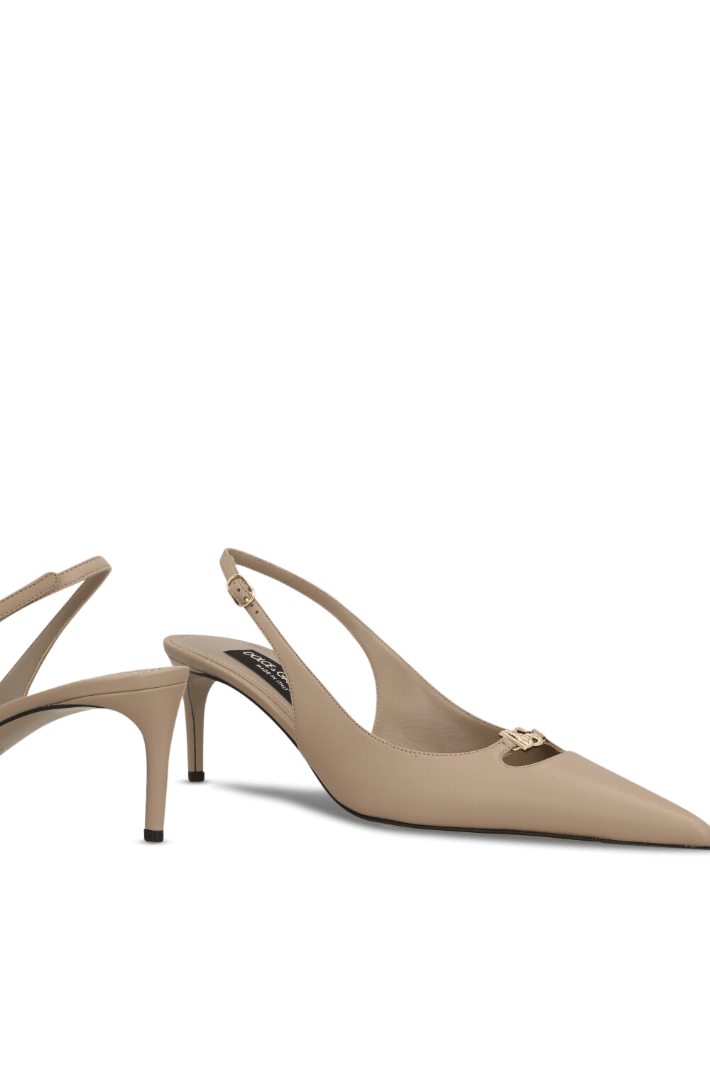 תמונת תקריב של נעלי עקב סלינג בק