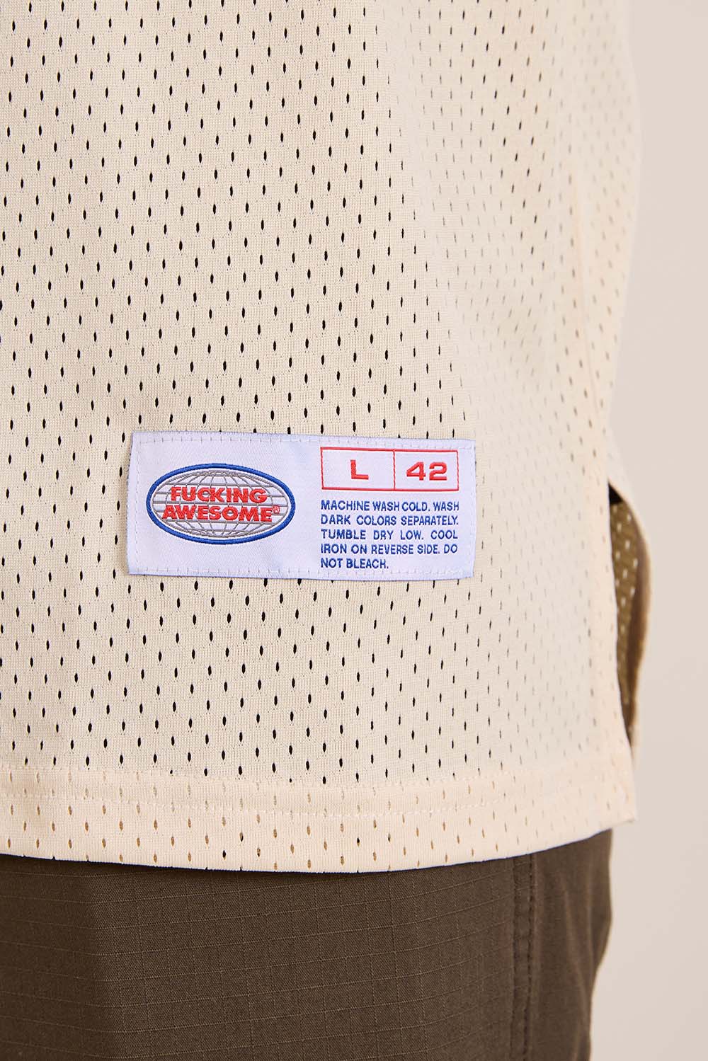 תמונת דוגמן אחורית של חולצת טי רשת