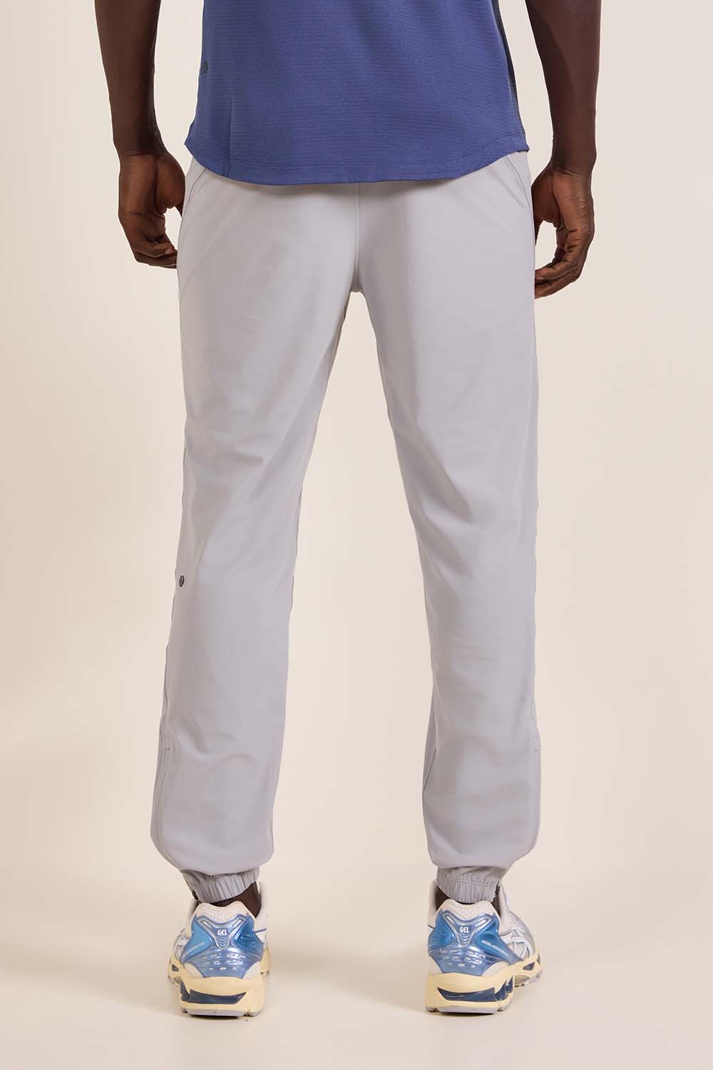 תמונת דוגמן אחורית של Pace Breaker Pant Jogger Regular