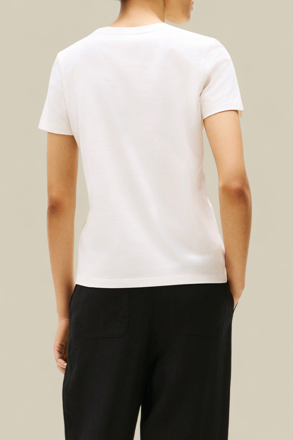 תמונת דוגמן אחורית של חולצת טי