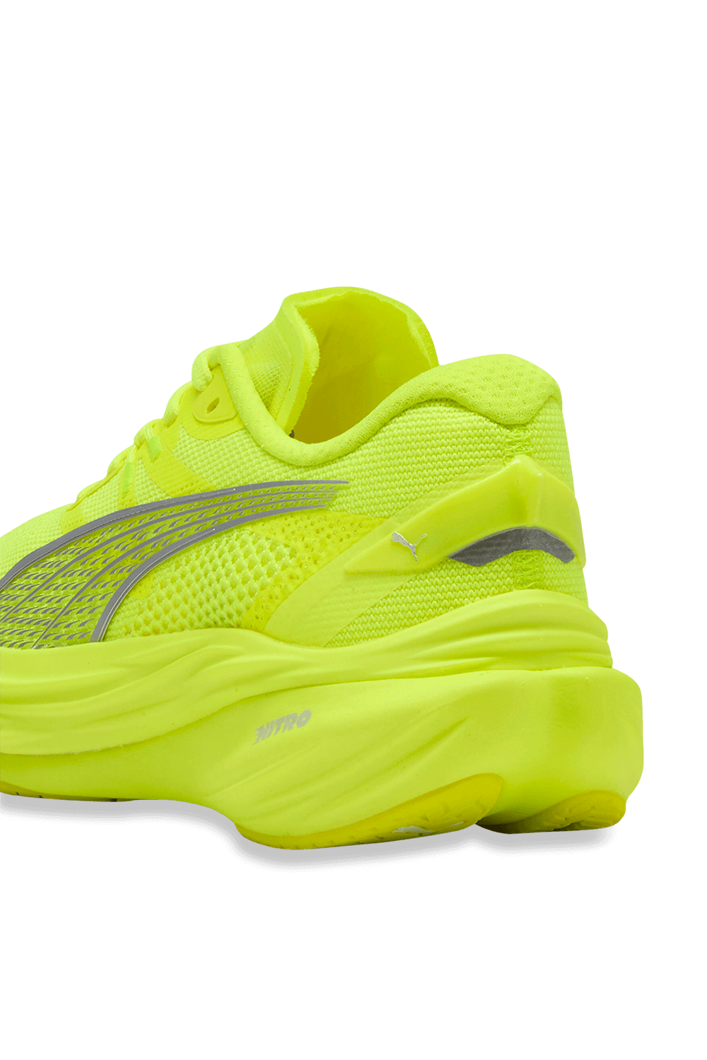 תמונת תקריב של נעלי ריצה דיביאייט ניטרו 3