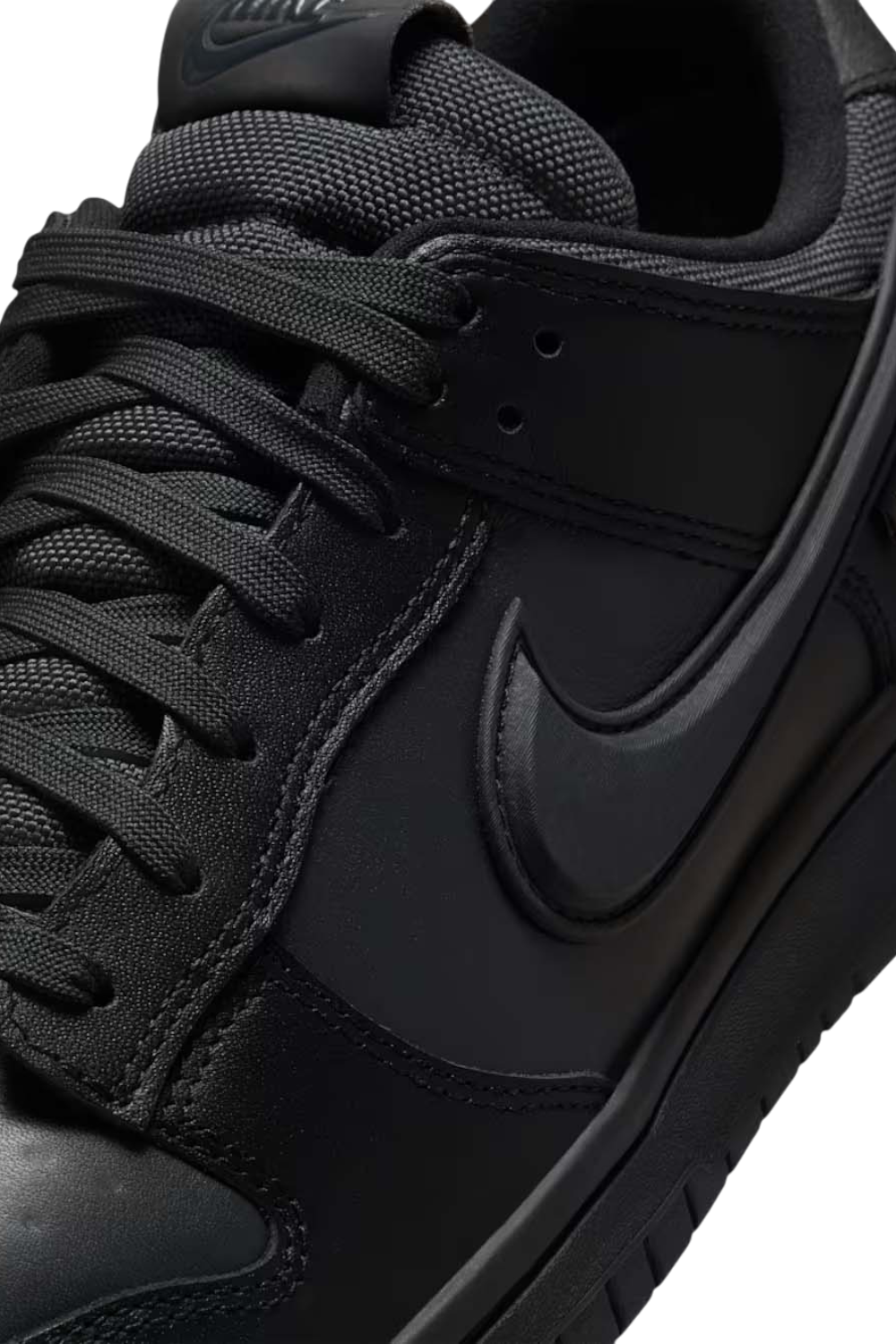 תמונת פנים של נעלי סניקרס דאנק גורטקס